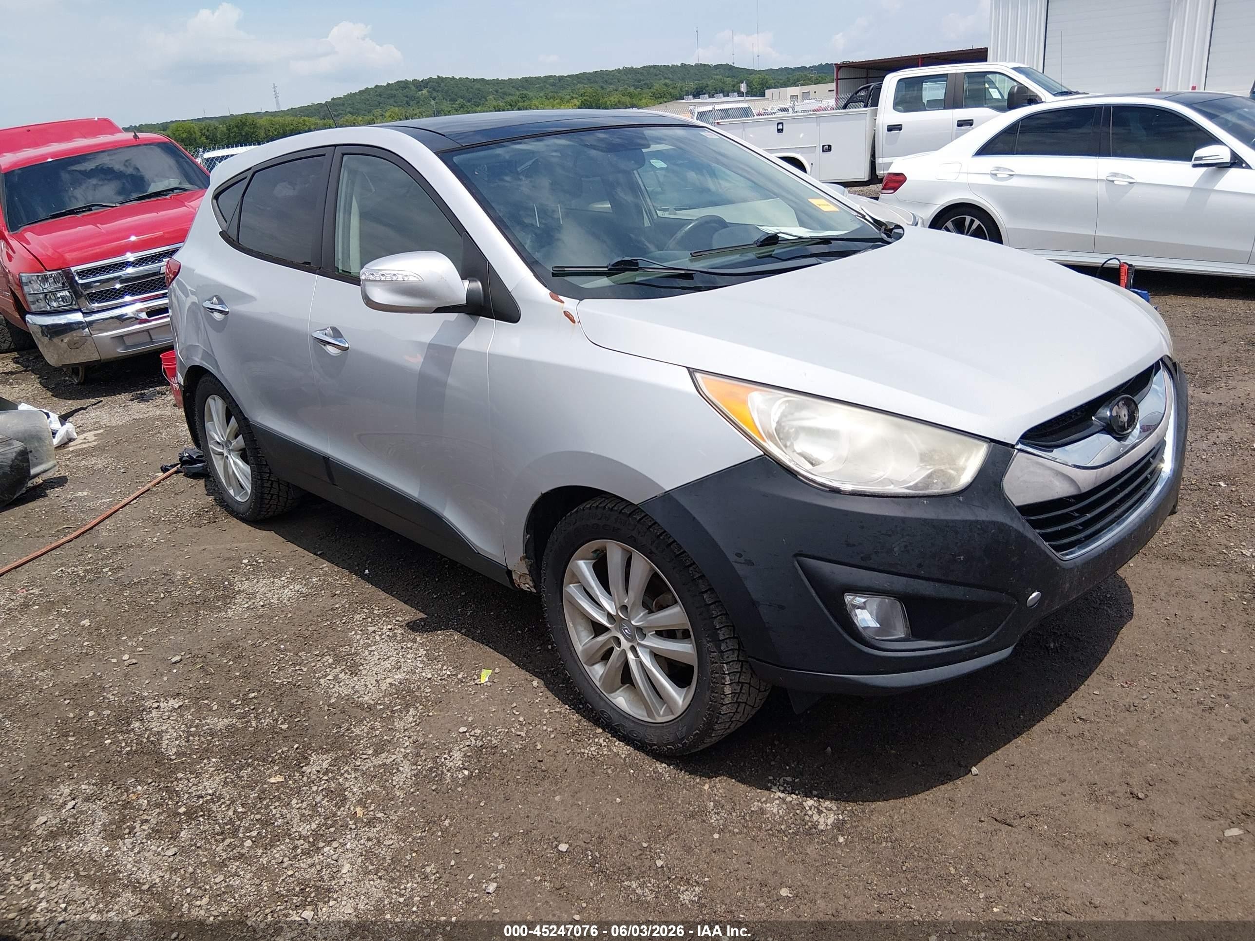 2011 Hyundai Tucson Limited Silver vin: KM8JUCAC4BU228416