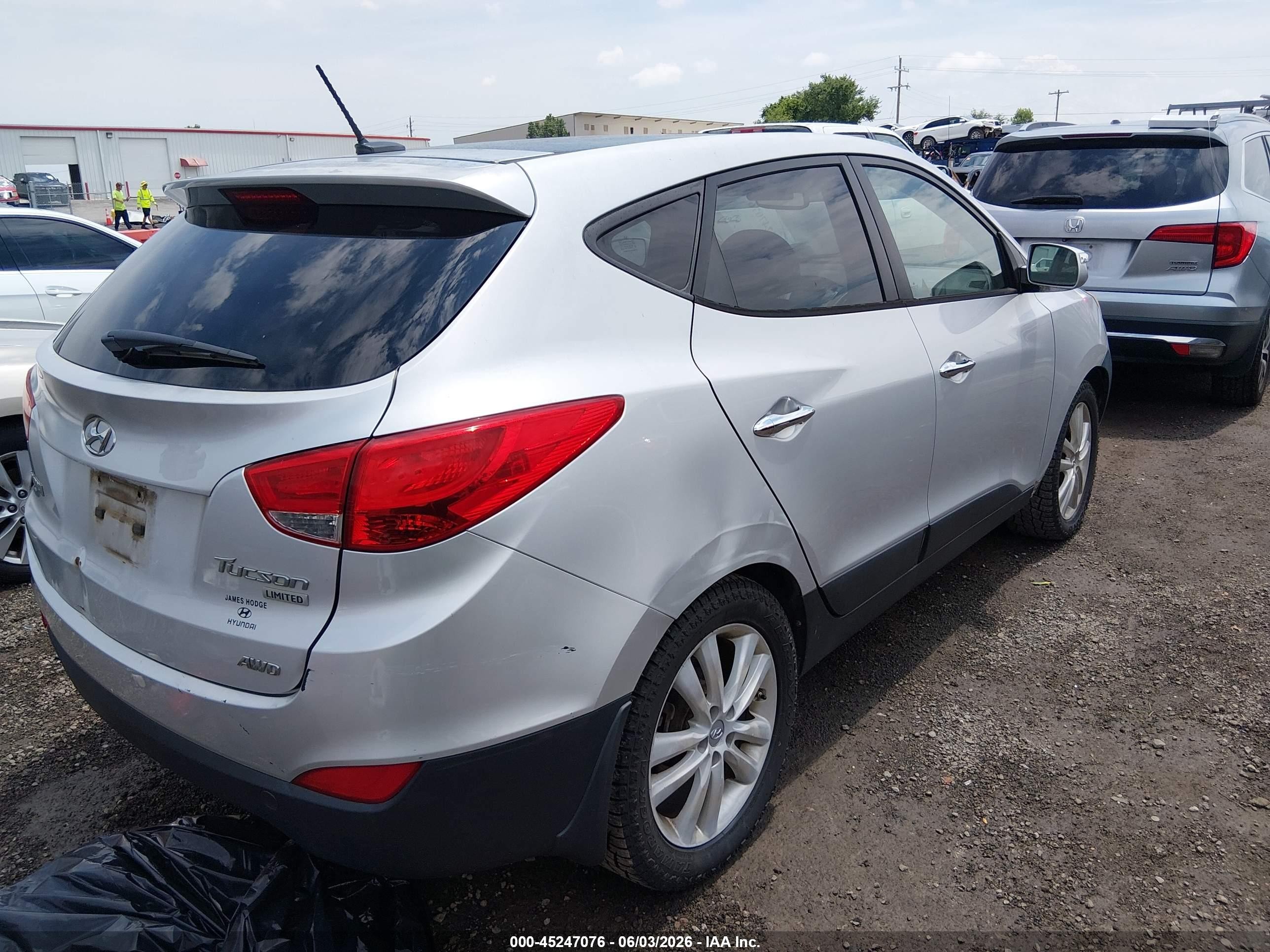 2011 Hyundai Tucson Limited Silver vin: KM8JUCAC4BU228416