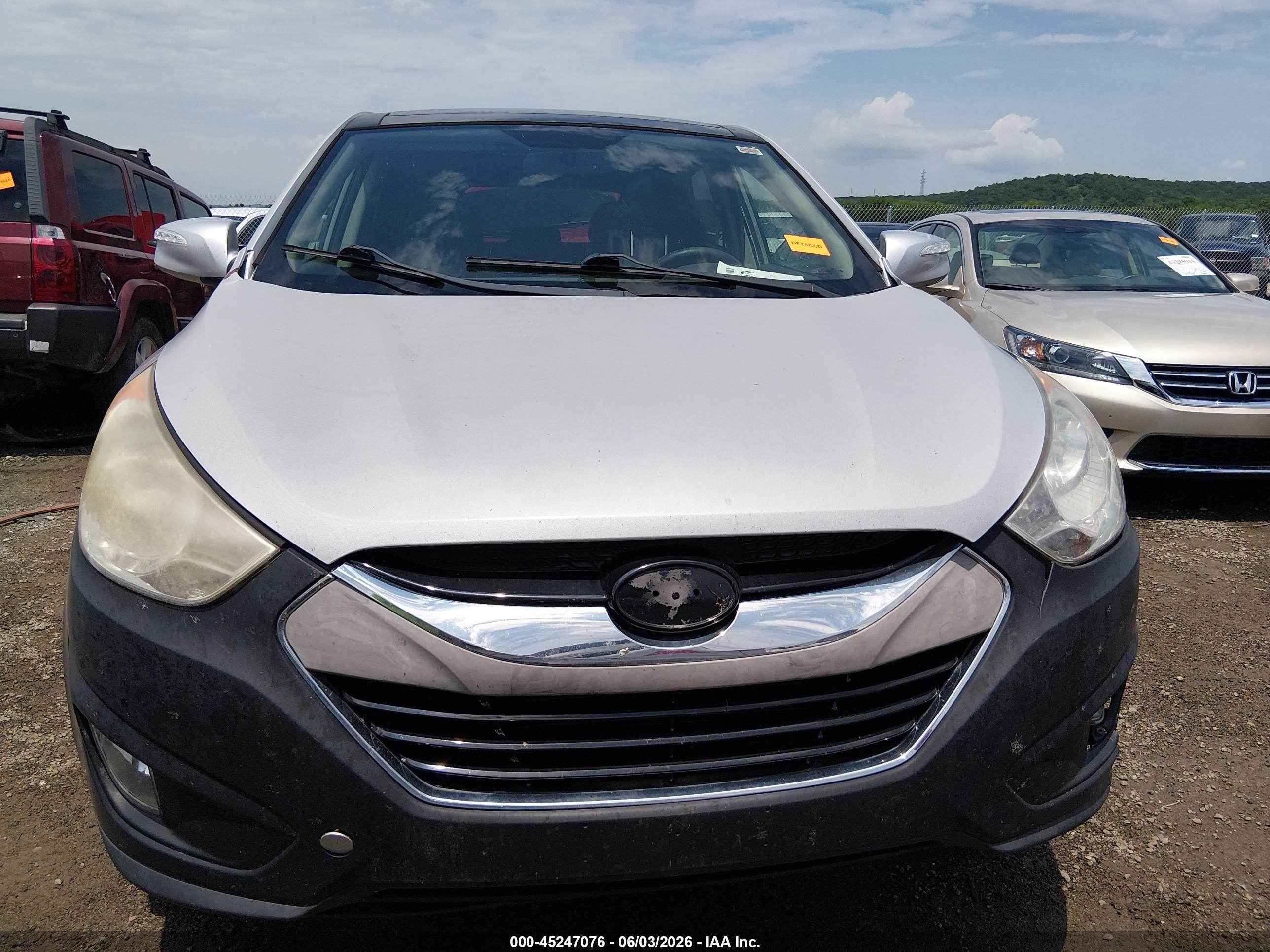 2011 Hyundai Tucson Limited Silver vin: KM8JUCAC4BU228416