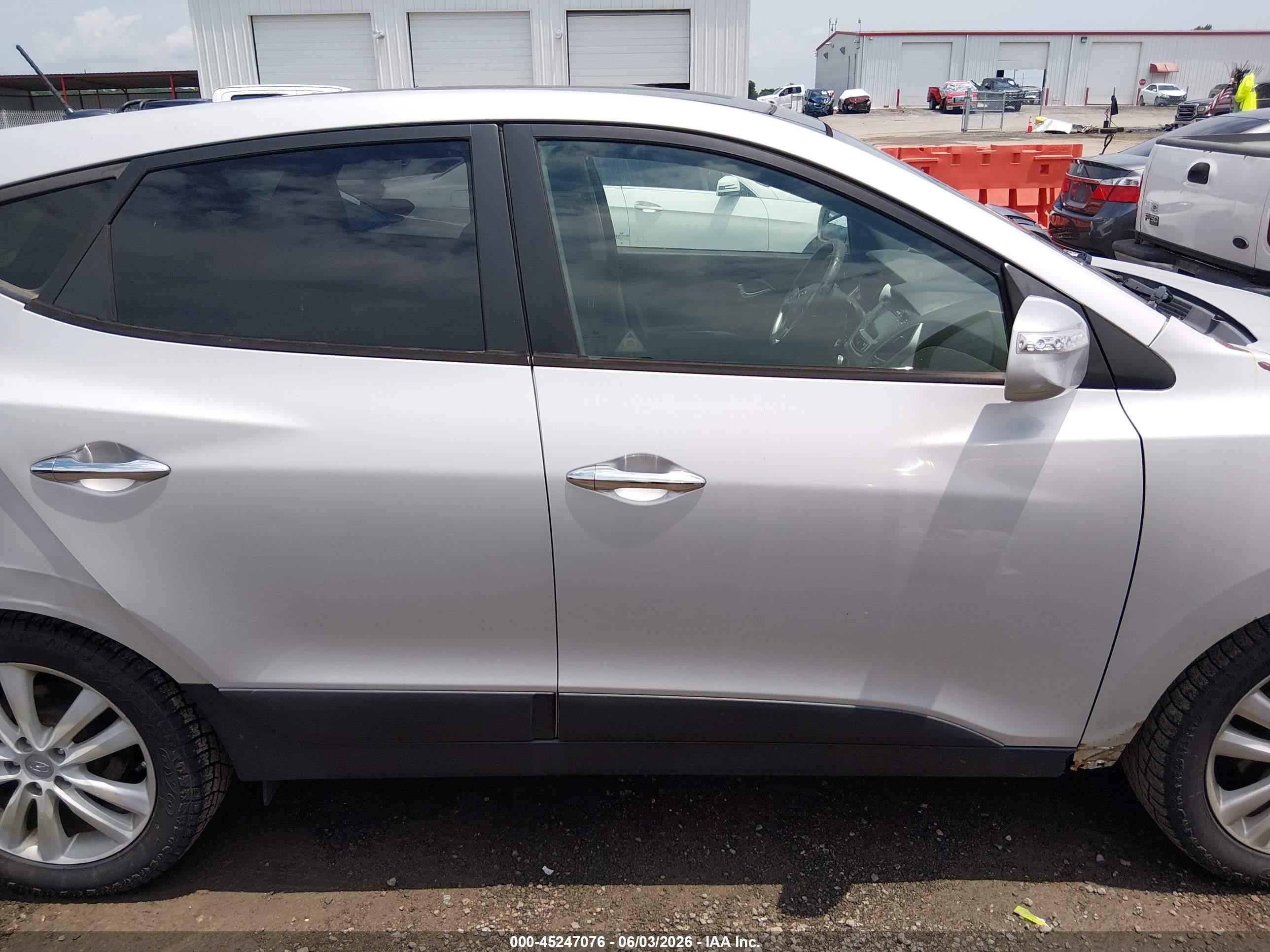 2011 Hyundai Tucson Limited Silver vin: KM8JUCAC4BU228416
