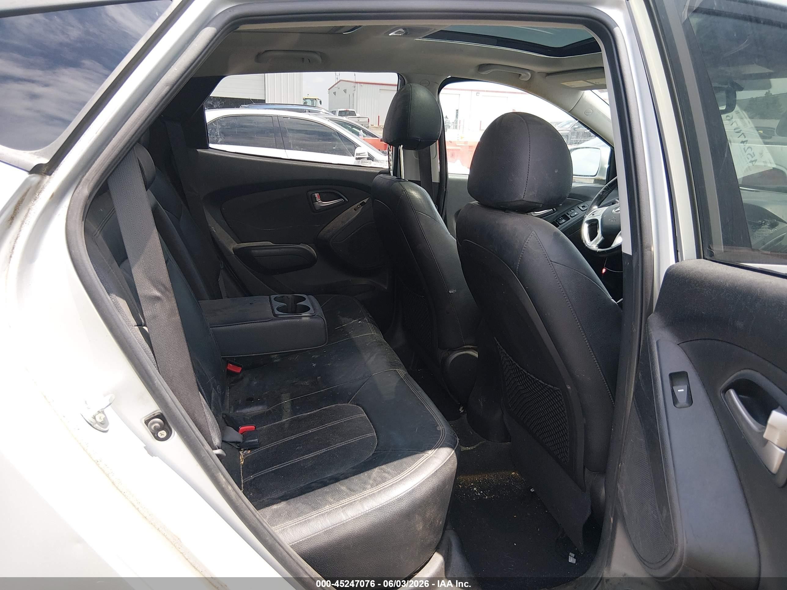 2011 Hyundai Tucson Limited Silver vin: KM8JUCAC4BU228416
