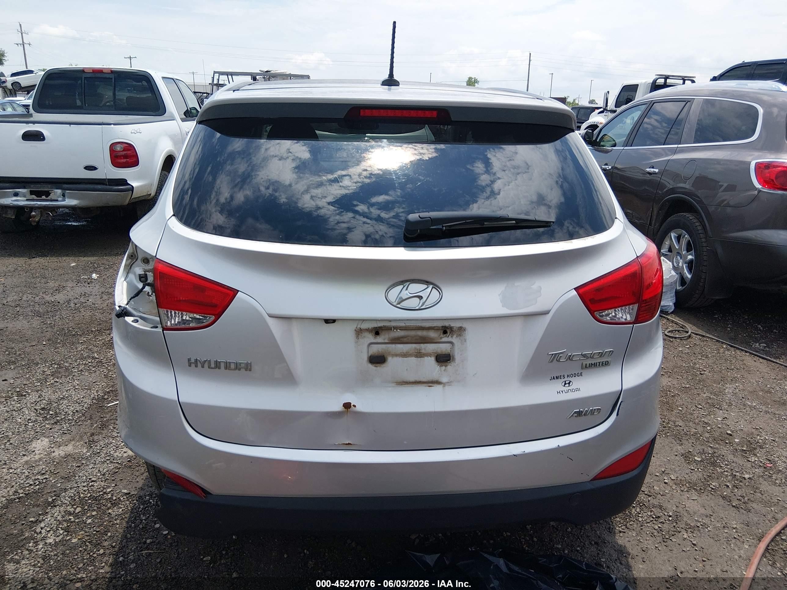 2011 Hyundai Tucson Limited Silver vin: KM8JUCAC4BU228416