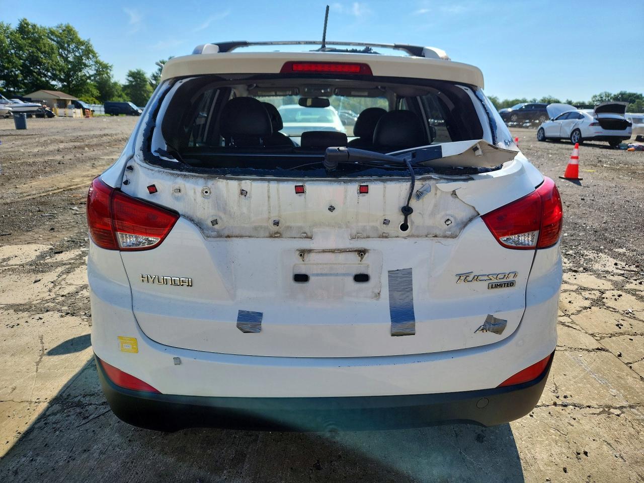 2012 Hyundai Tucson Limited White vin: KM8JUCAC4CU534386