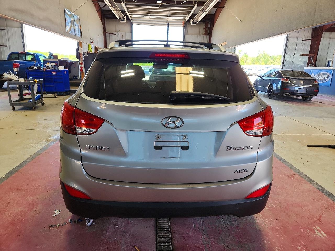 2013 Hyundai Tucson Gls Серебряный vin: KM8JUCAC4DU594055