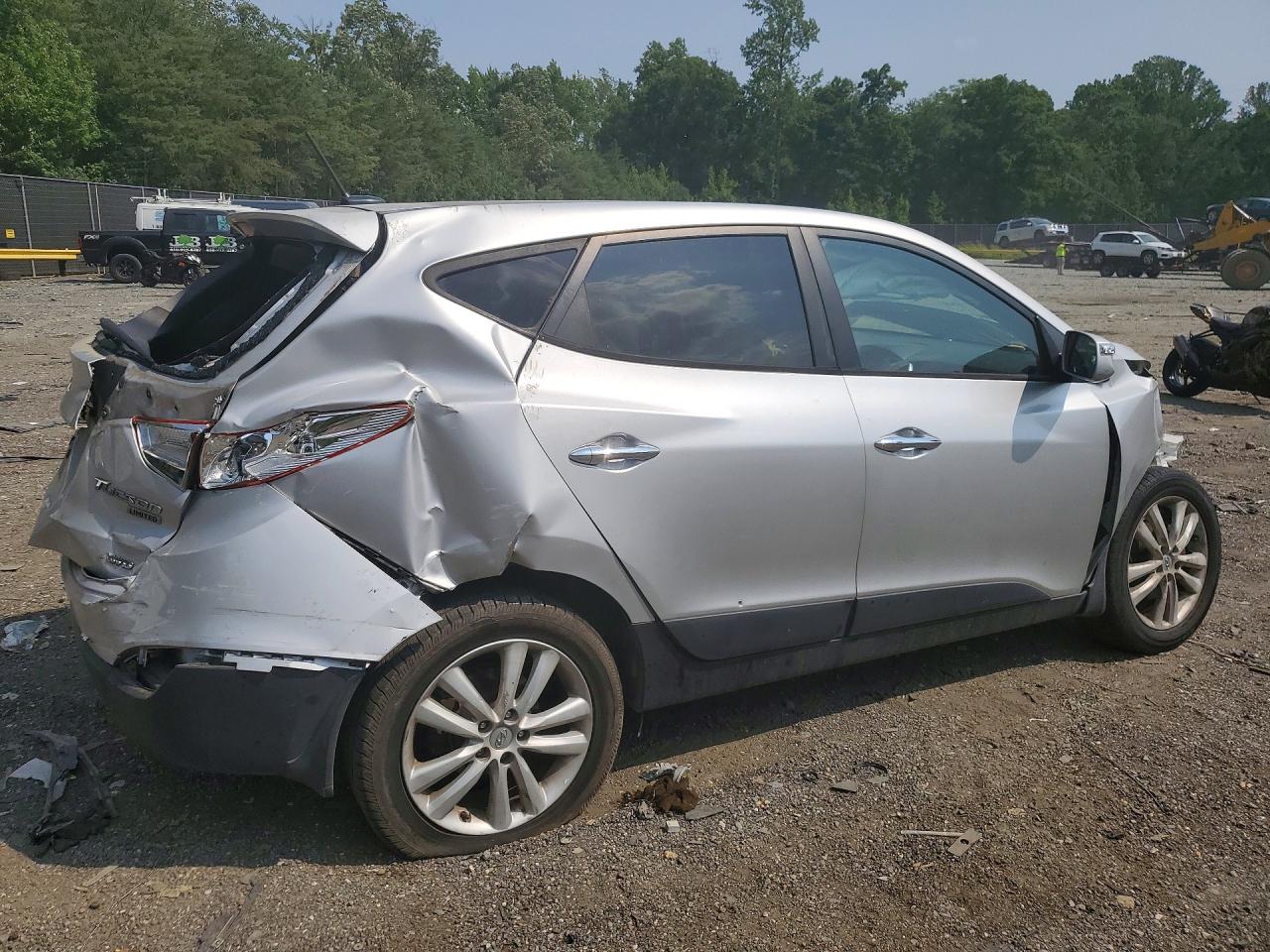 2013 Hyundai Tucson Limited Silver vin: KM8JUCAC4DU643450