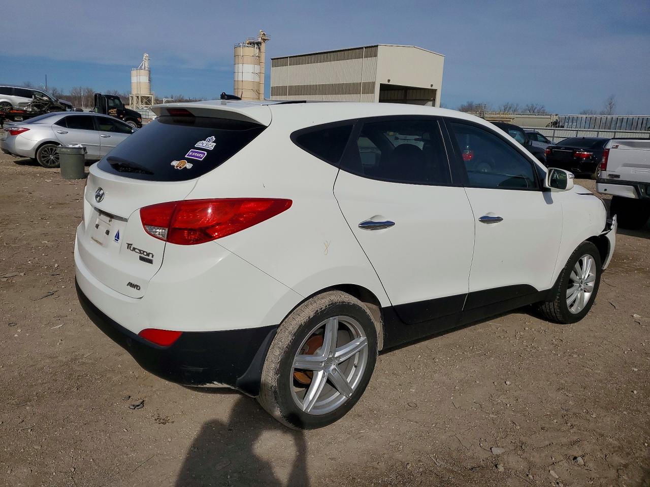 2013 Hyundai Tucson Белый vin: KM8JUCAC4DU663570