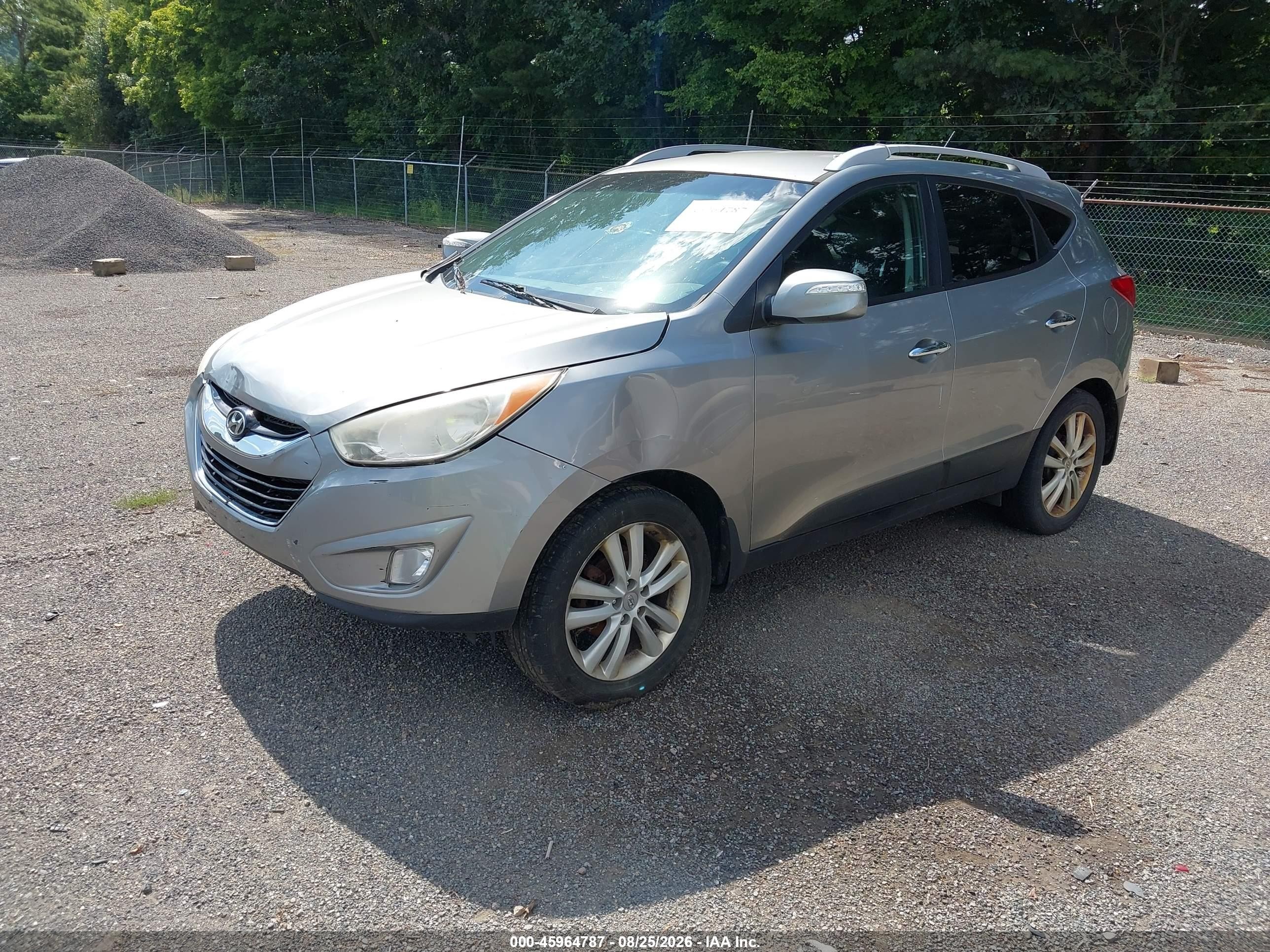 2011 Hyundai Tucson Limited Silver vin: KM8JUCAC5BU170705