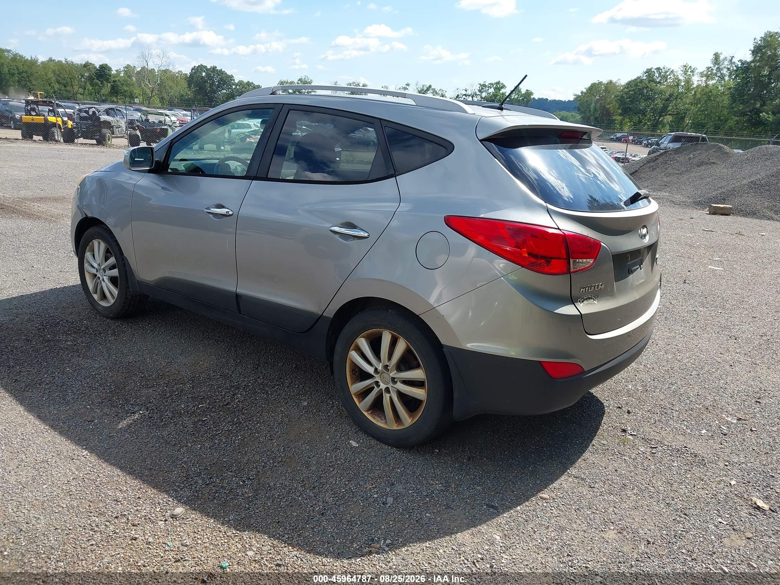 2011 Hyundai Tucson Limited Silver vin: KM8JUCAC5BU170705