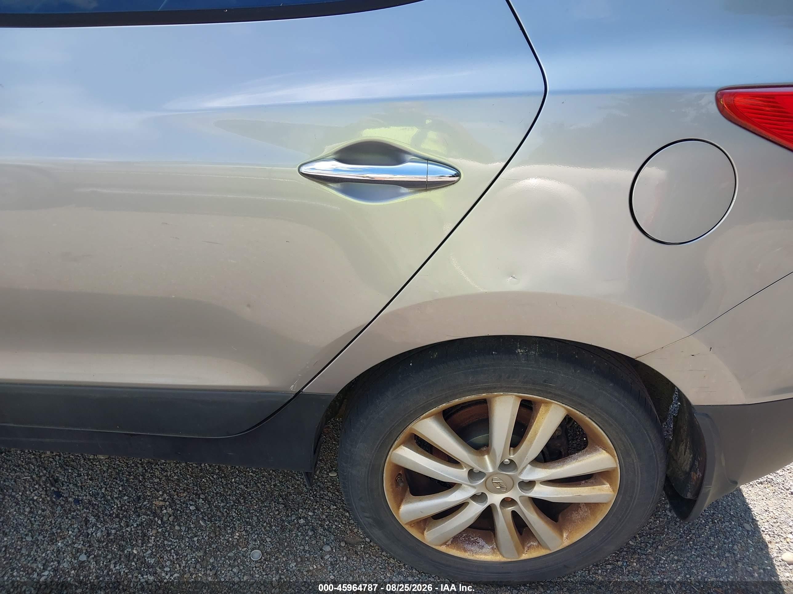 2011 Hyundai Tucson Limited Silver vin: KM8JUCAC5BU170705