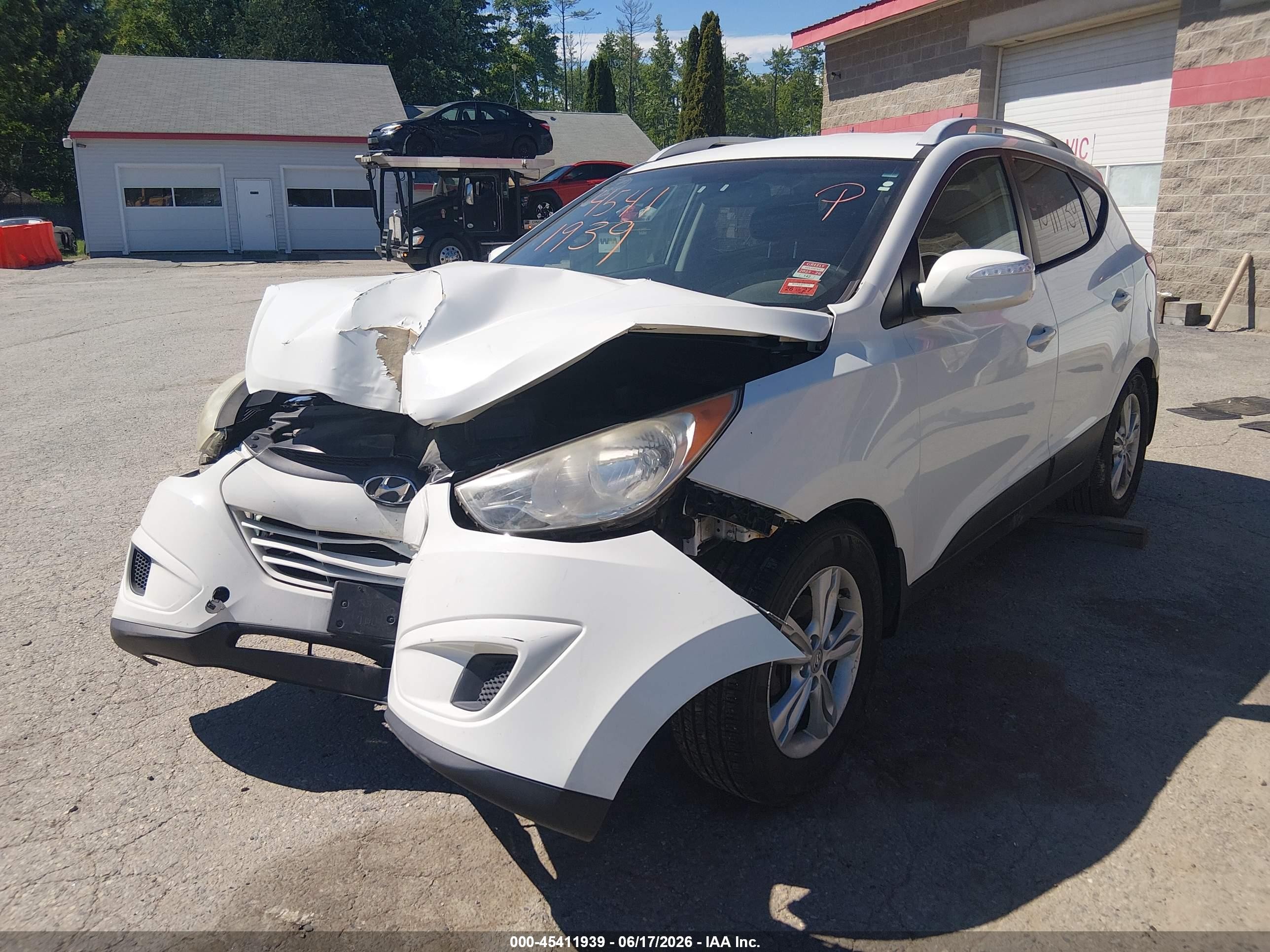 2012 Hyundai Tucson Gls Белый vin: KM8JUCAC6CU415268