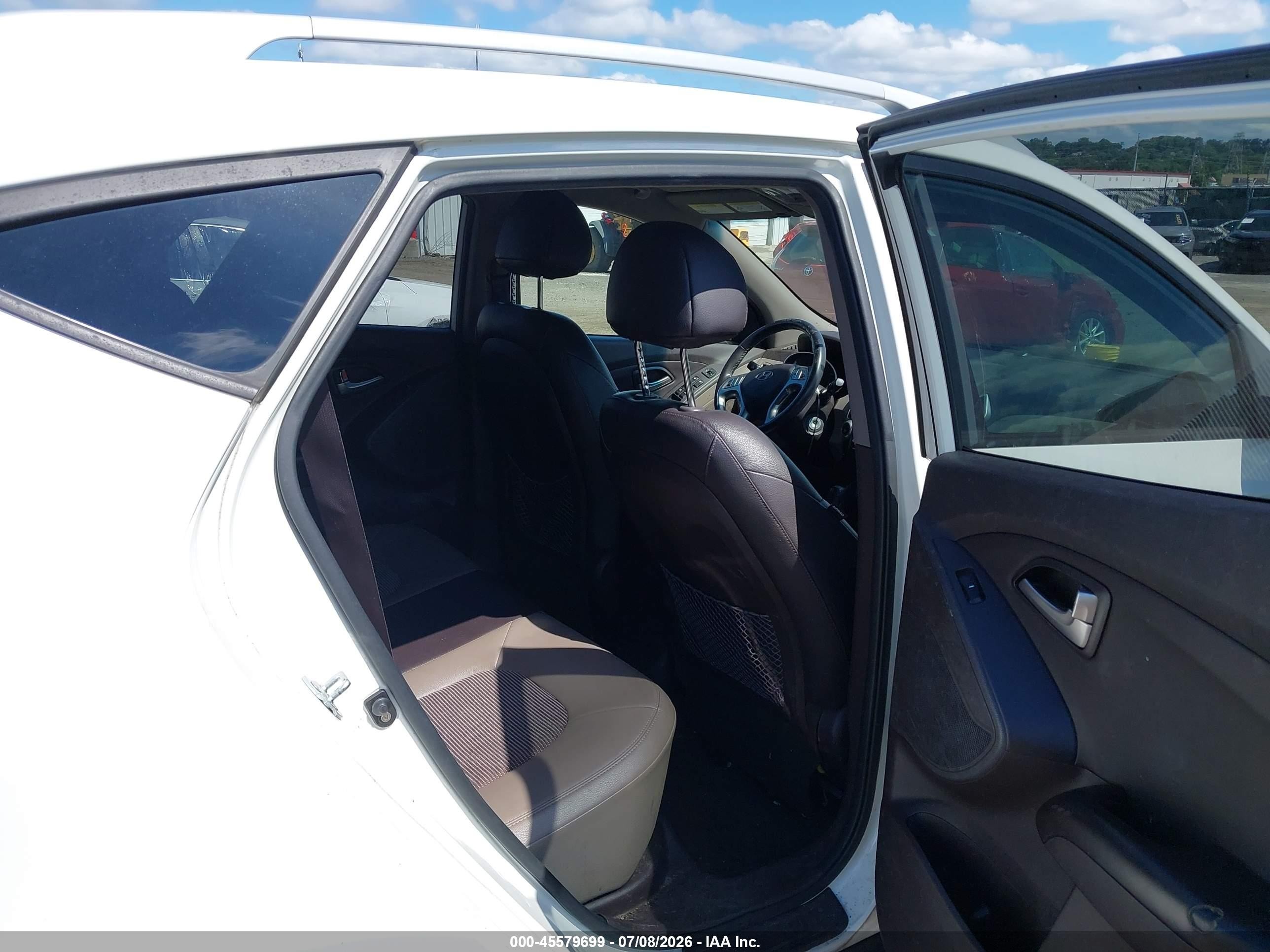2013 Hyundai Tucson Gls White vin: KM8JUCAC6DU556228