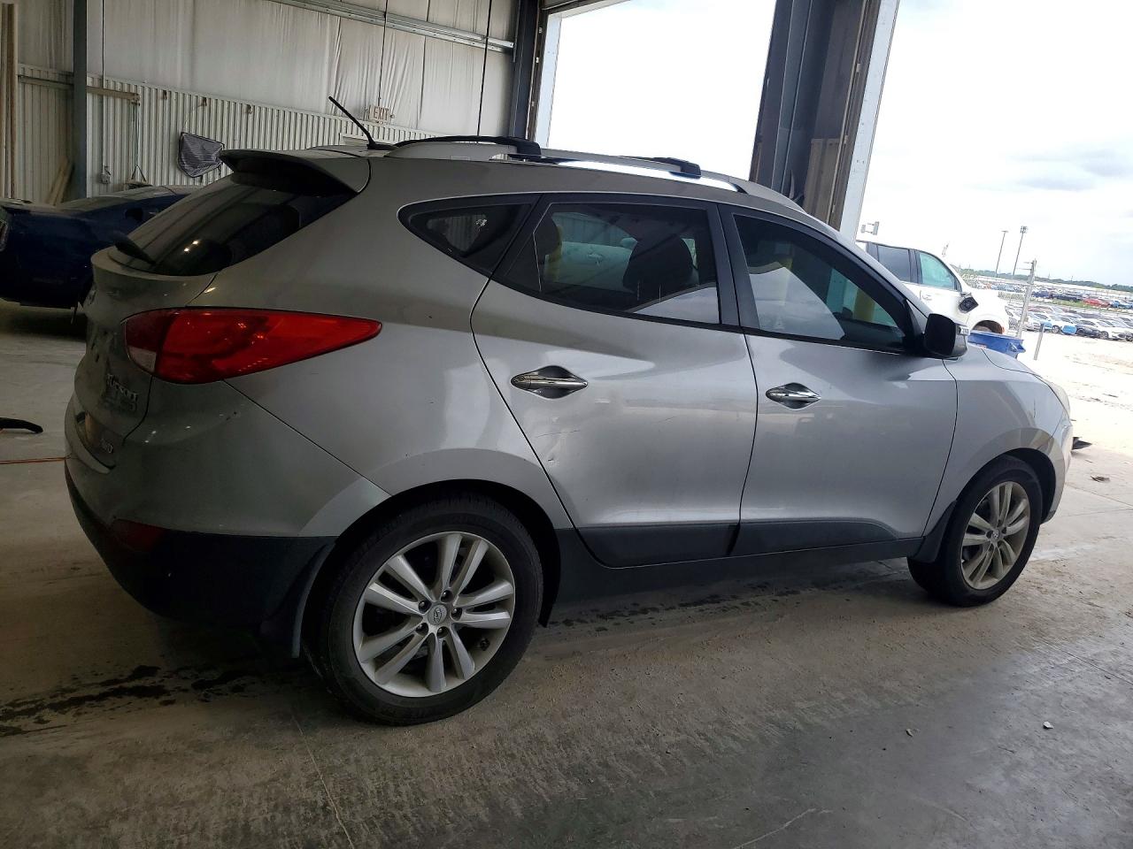 2013 Hyundai Tucson Limited Silver vin: KM8JUCAC6DU621840
