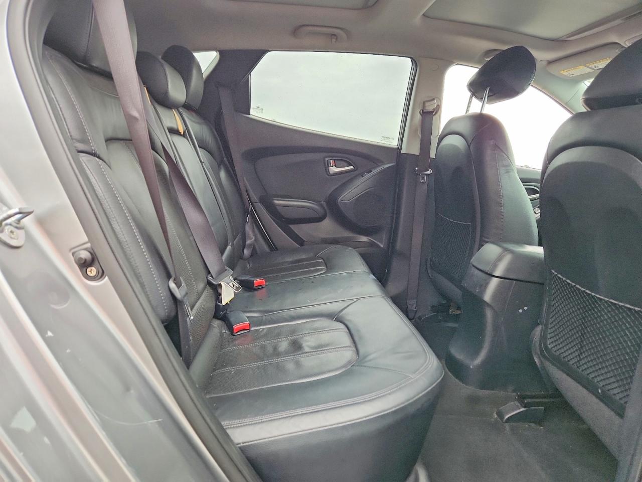 2010 Hyundai Tucson Limited Silver vin: KM8JUCAC7AU023249