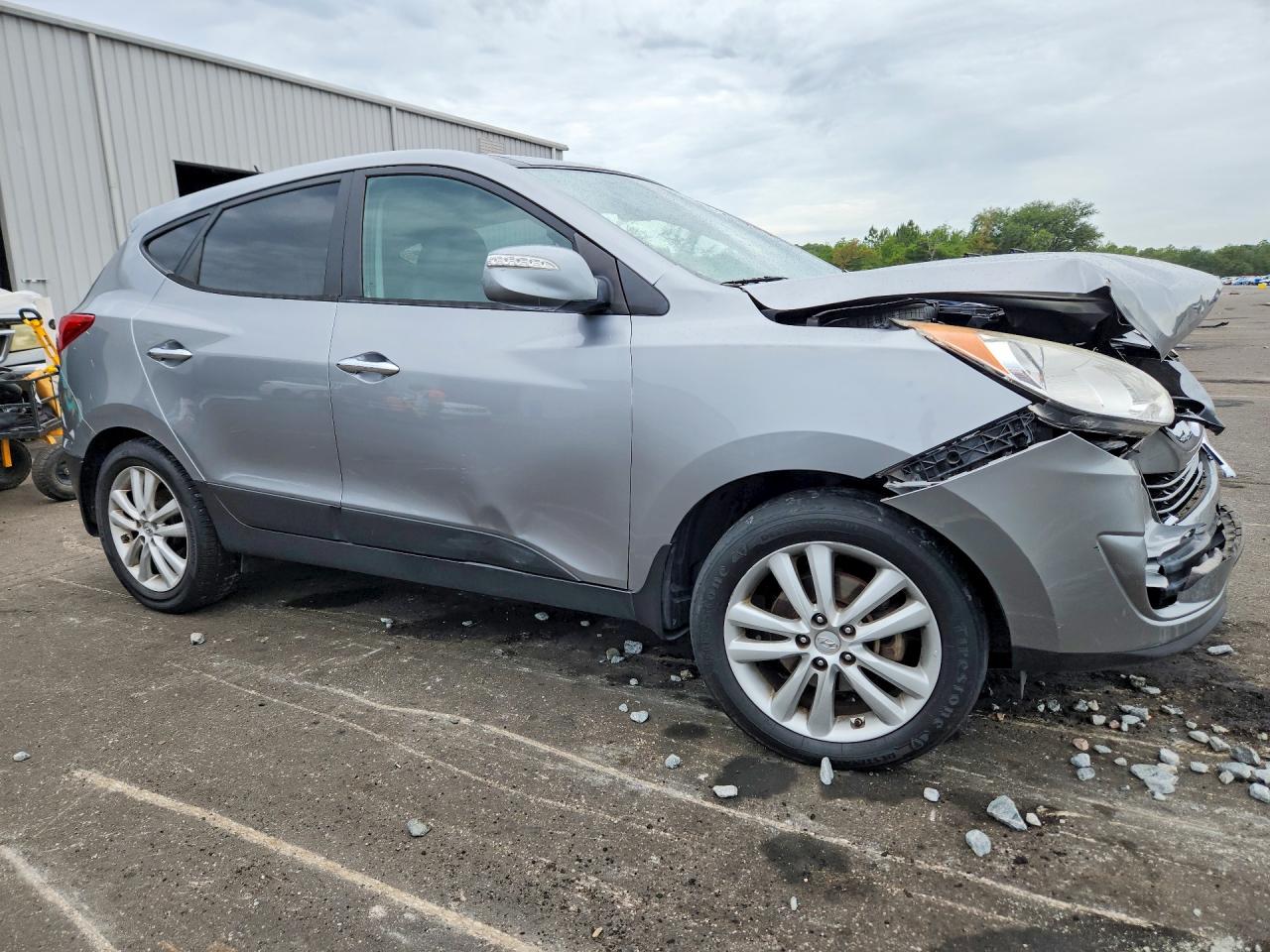 2010 Hyundai Tucson Limited Silver vin: KM8JUCAC7AU023249
