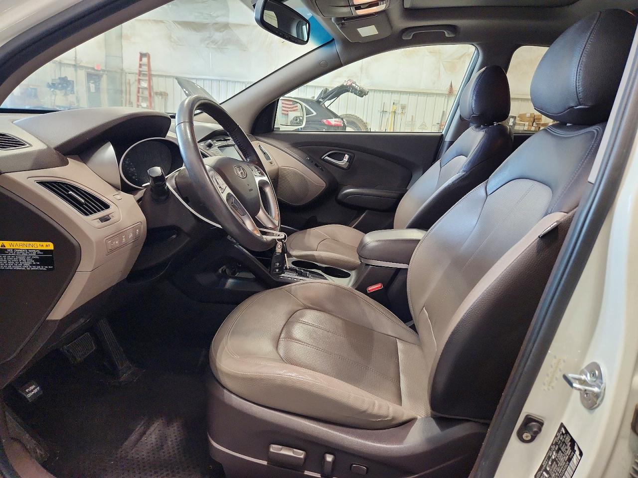 2012 Hyundai Tucson Limited Белый vin: KM8JUCAC7CU543924
