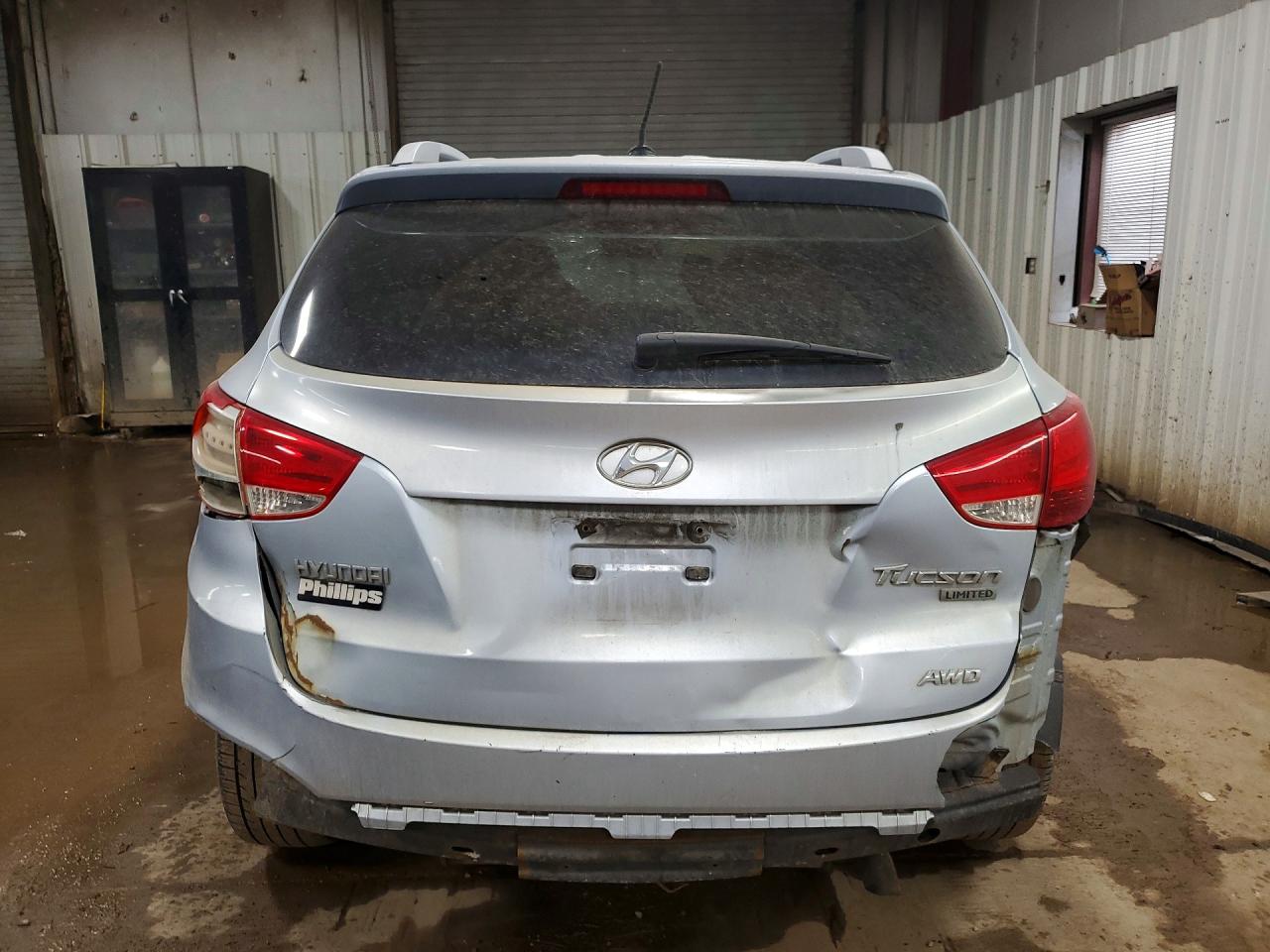 2011 Hyundai Tucson Limited Silver vin: KM8JUCAC8BU169239