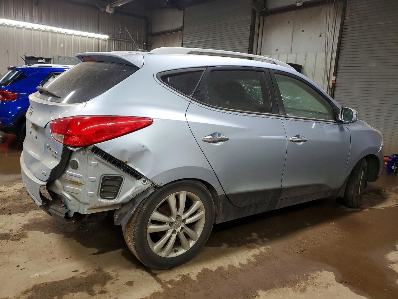 2011 Hyundai Tucson Limited Silver vin: KM8JUCAC8BU169239