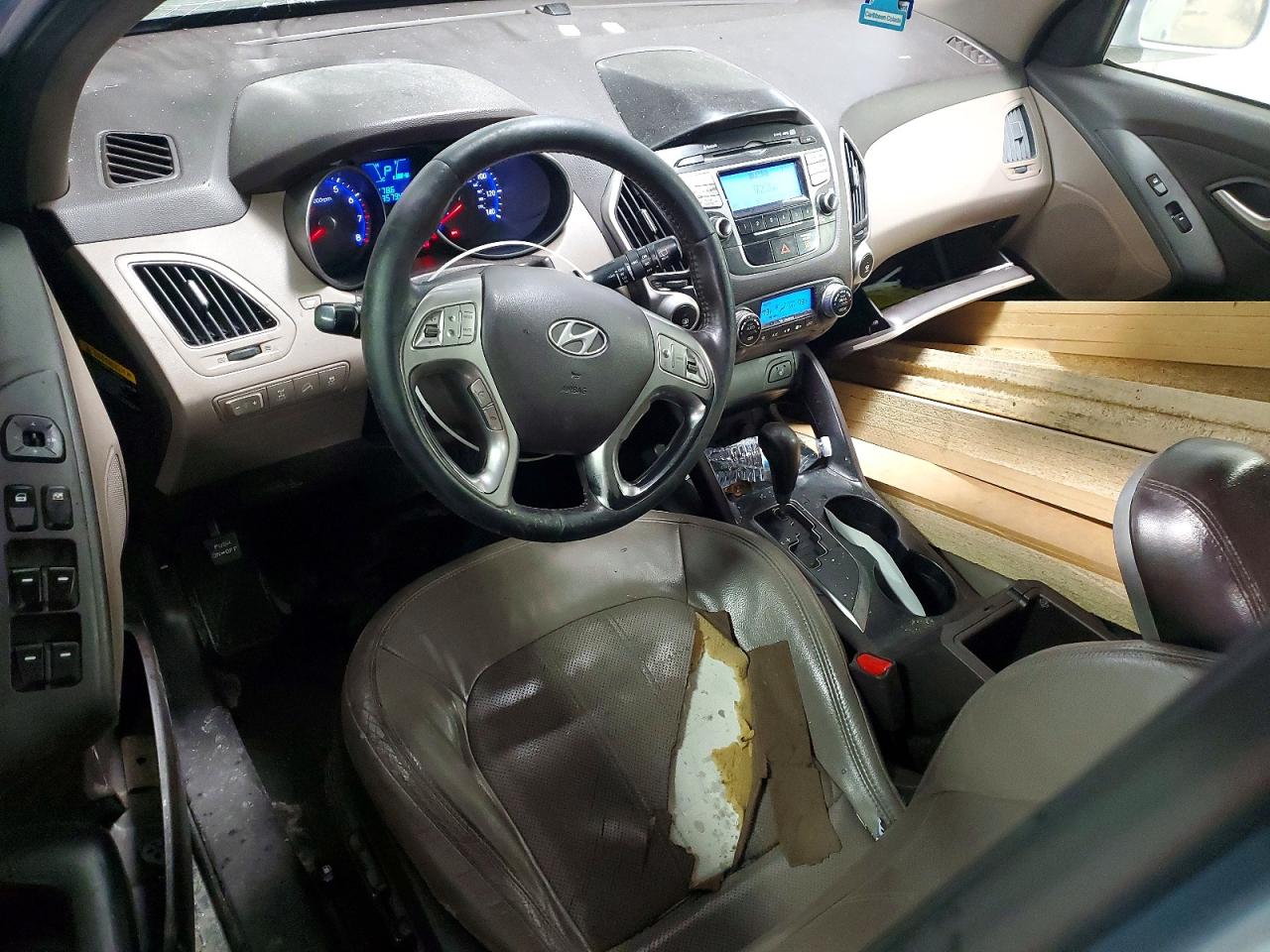 2011 Hyundai Tucson Limited Silver vin: KM8JUCAC8BU169239