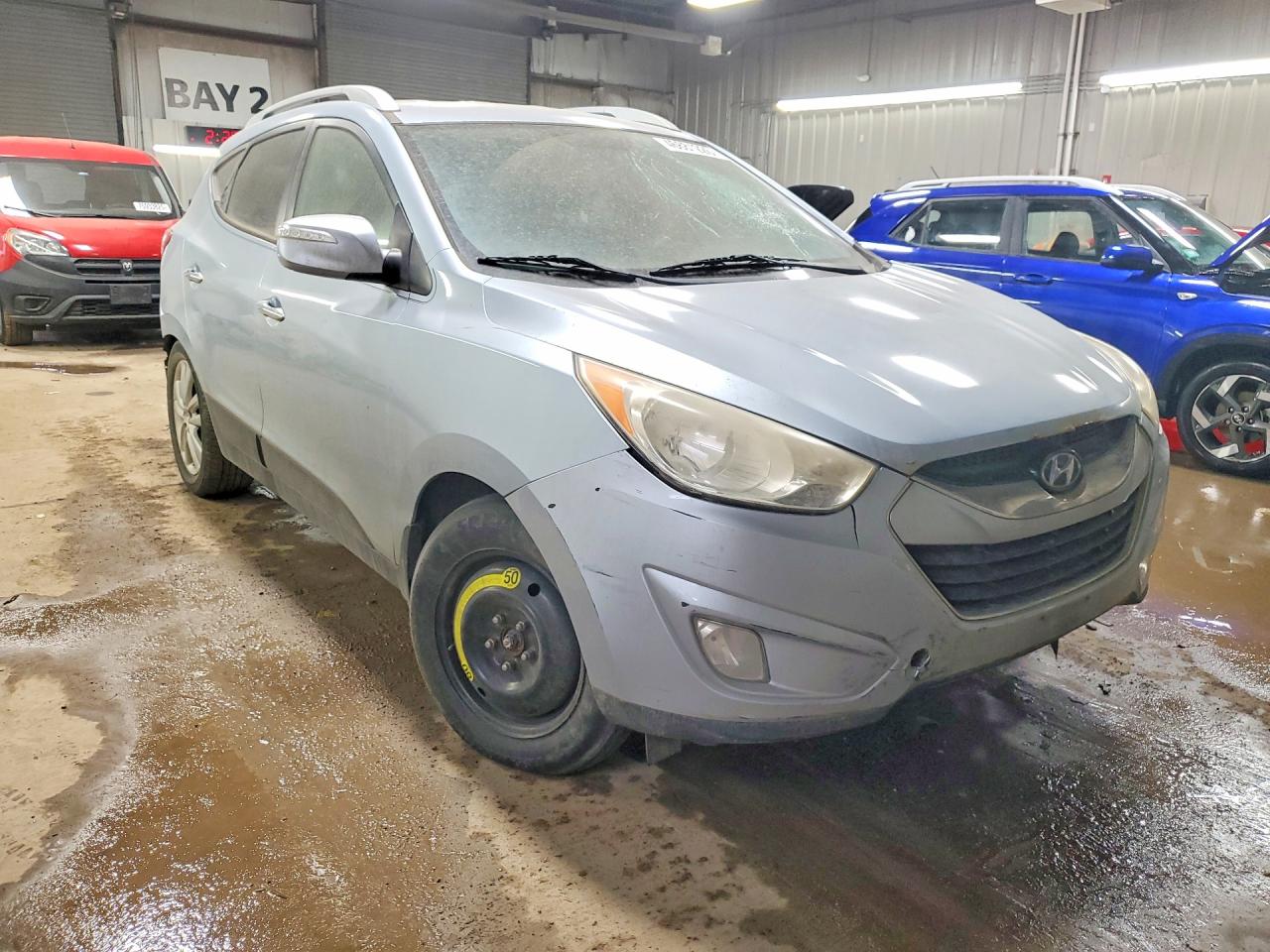 2011 Hyundai Tucson Limited Silver vin: KM8JUCAC8BU169239