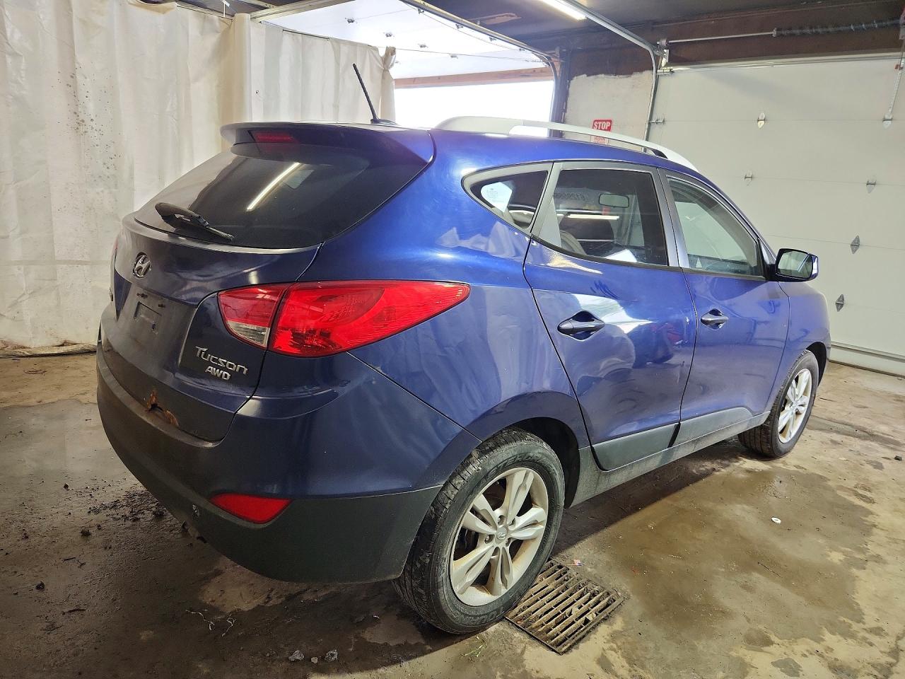2011 Hyundai Tucson Gls Blue vin: KM8JUCAC8BU205401