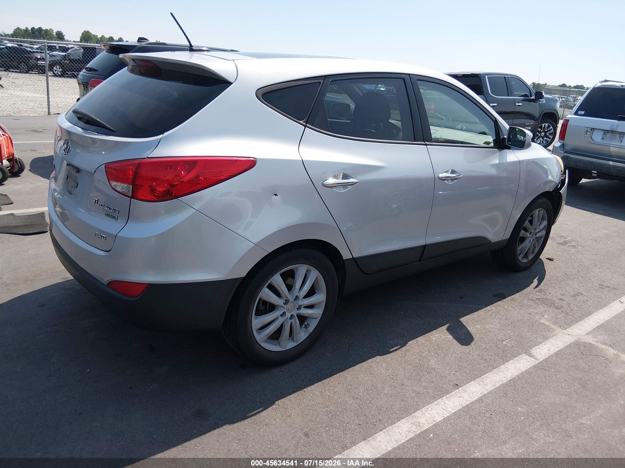 2013 Hyundai Tucson Limited Silver vin: KM8JUCAC8DU726329