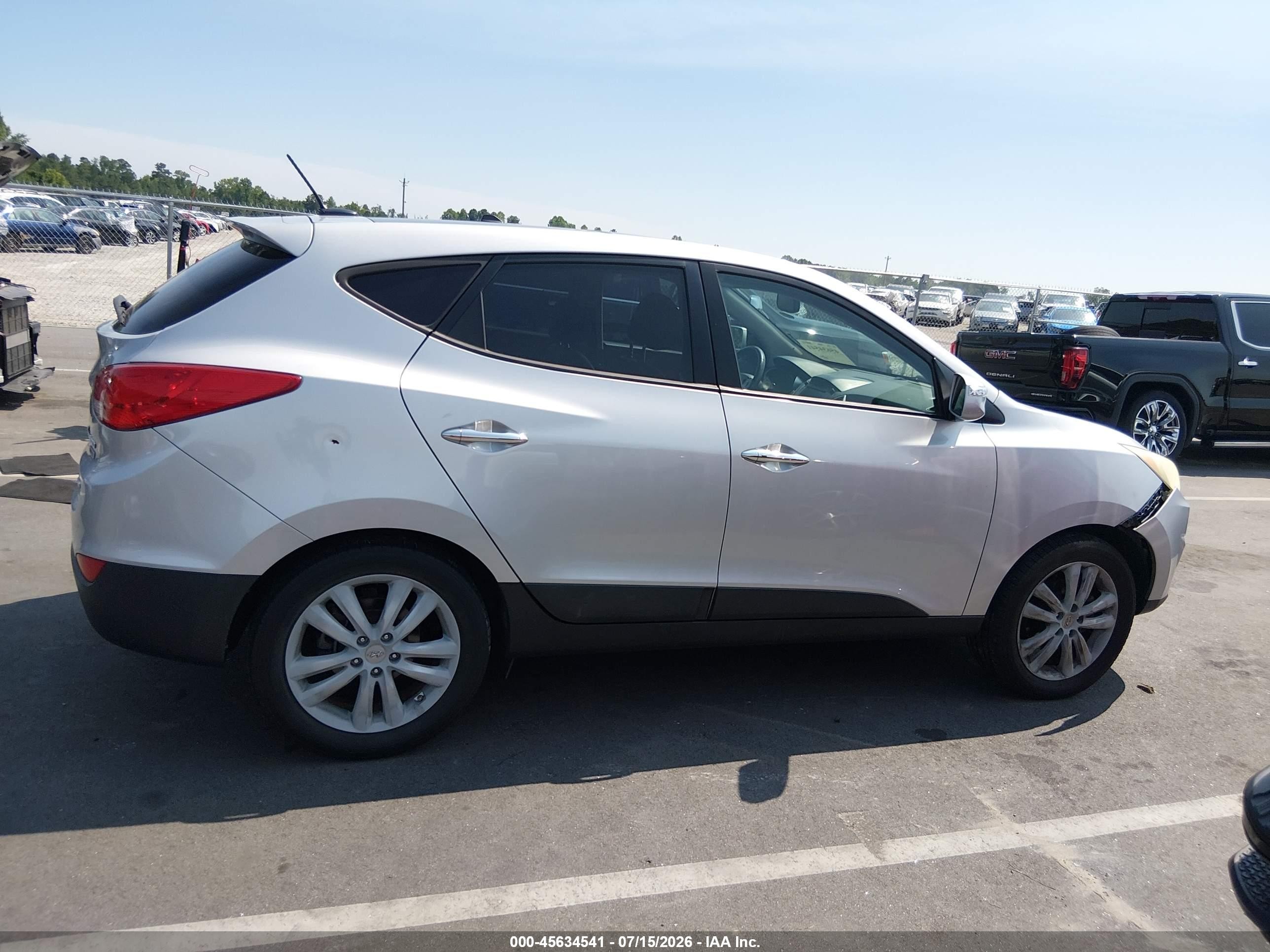 2013 Hyundai Tucson Limited Silver vin: KM8JUCAC8DU726329