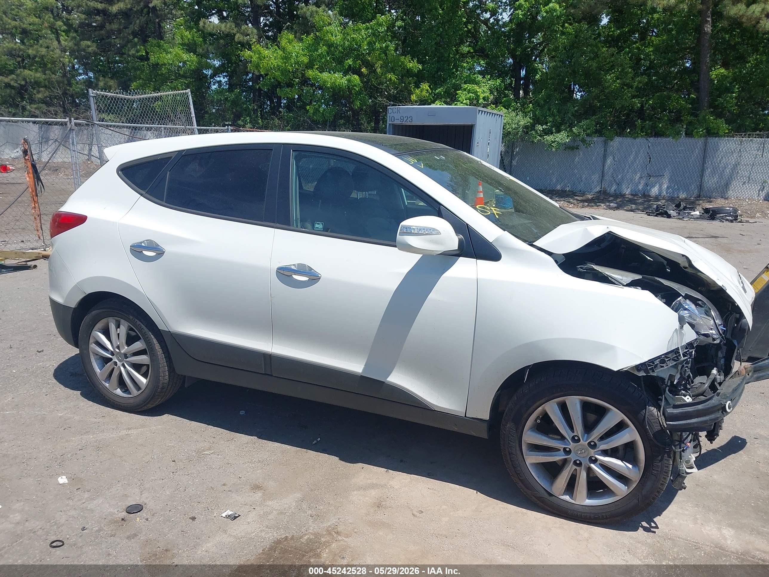 2011 Hyundai Tucson Limited White vin: KM8JUCACXBU255667