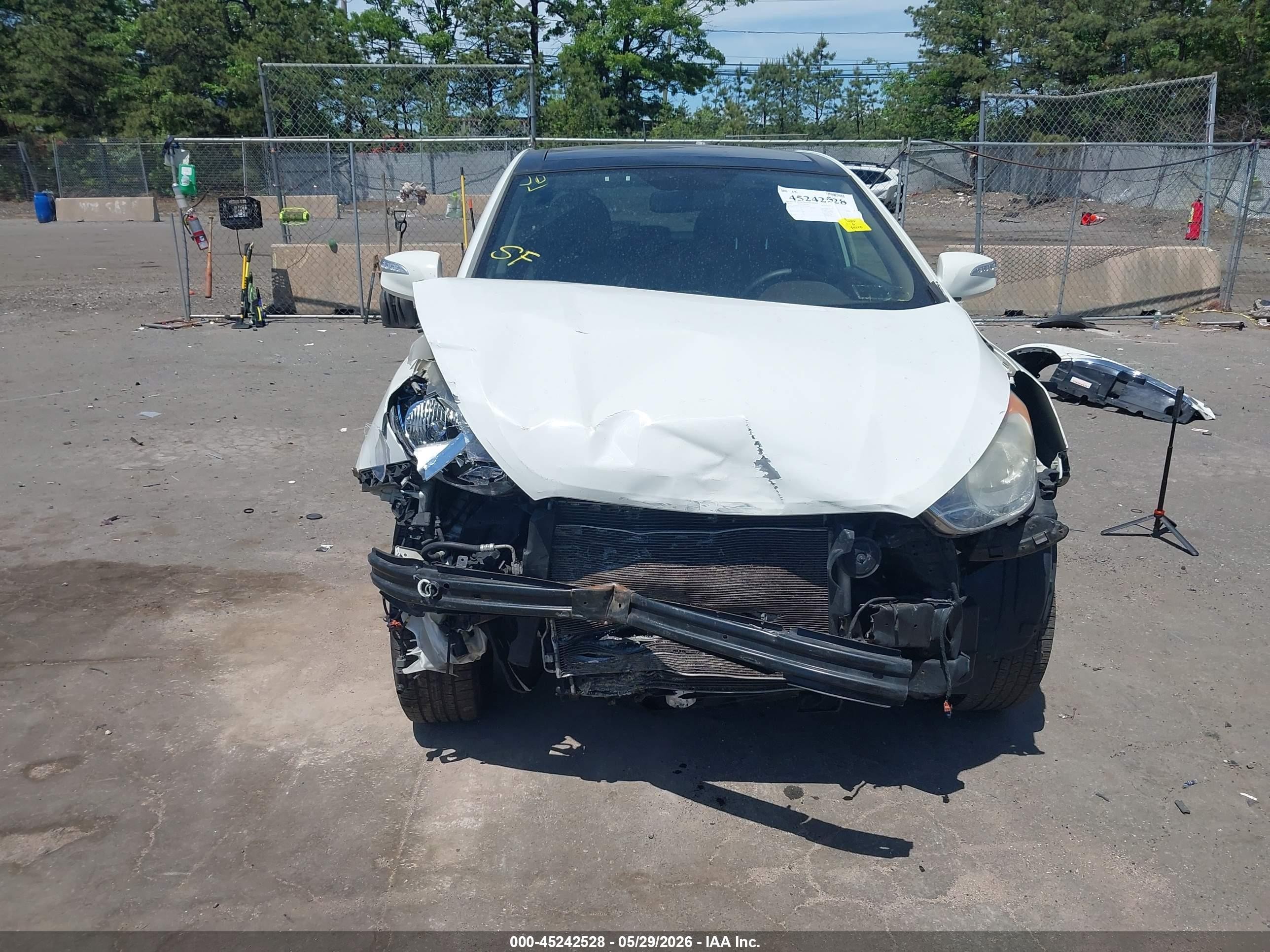 2011 Hyundai Tucson Limited White vin: KM8JUCACXBU255667