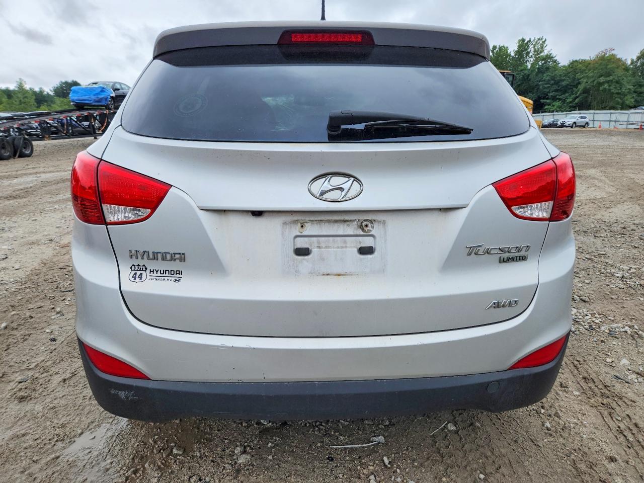 2013 Hyundai Tucson Limited Silver vin: KM8JUCACXDU610971