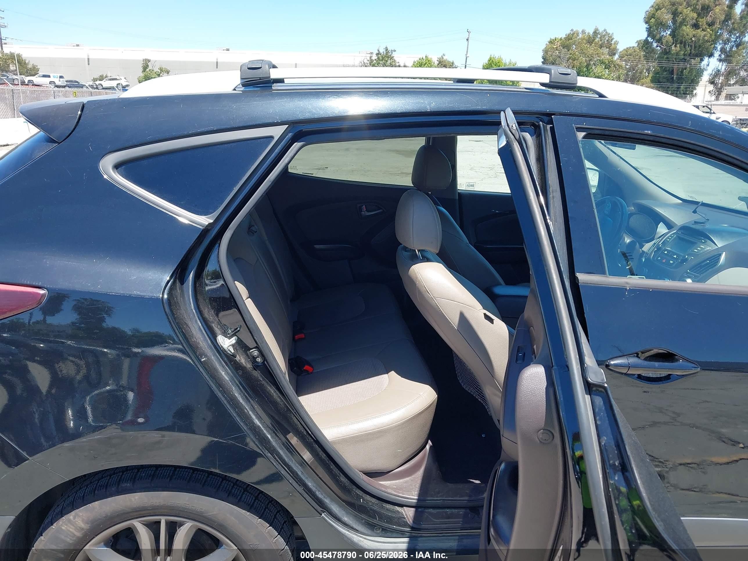 2014 Hyundai Tucson Se Black vin: KM8JUCAG2EU940737
