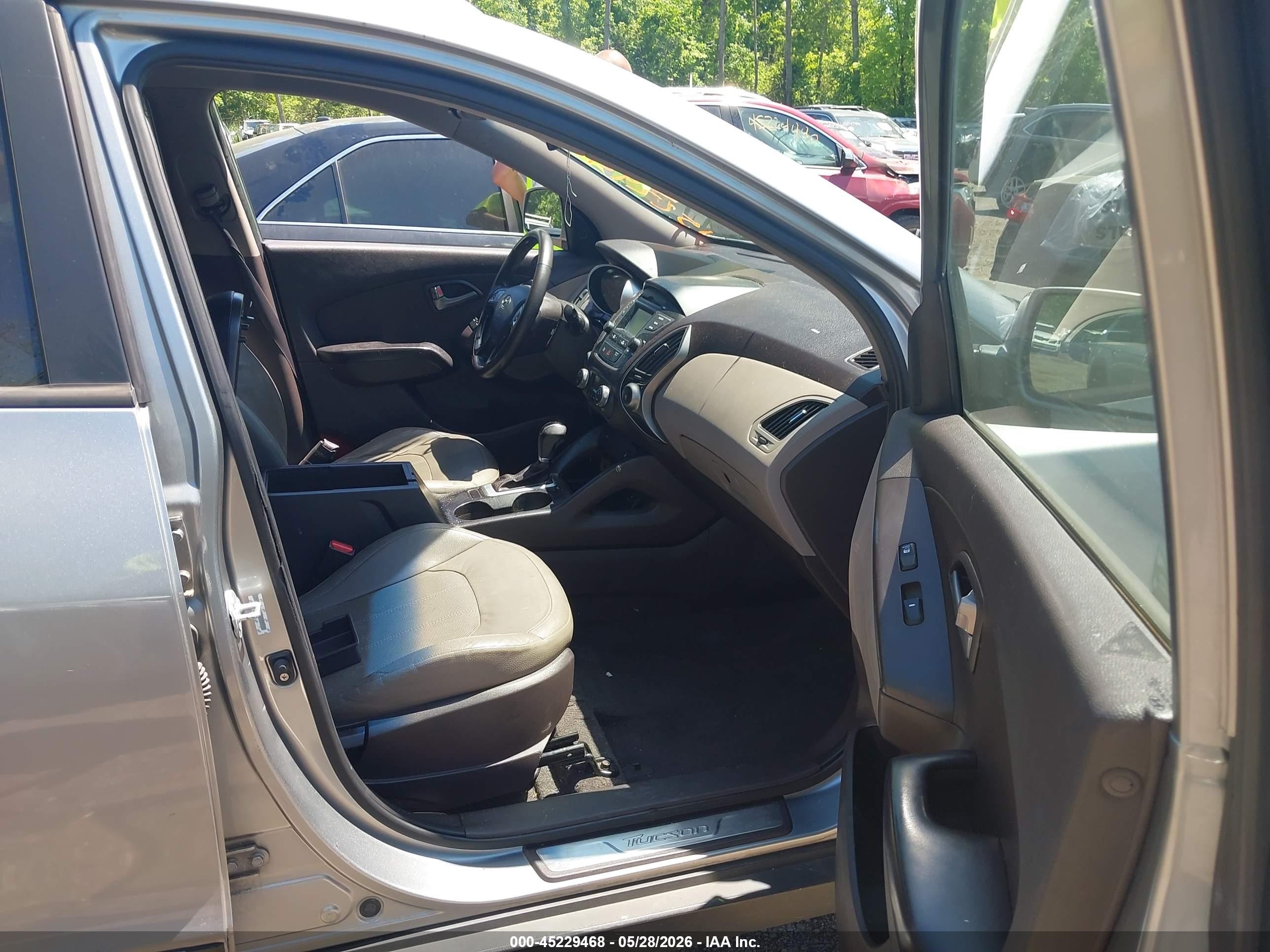2014 Hyundai Tucson Limited Silver vin: KM8JUCAG3EU799533
