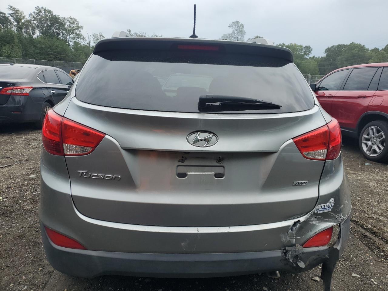 2015 Hyundai Tucson Limited Серебряный vin: KM8JUCAG3FU000528