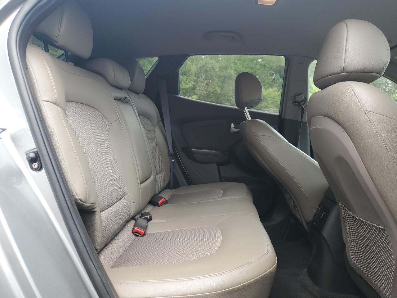 2015 Hyundai Tucson Limited Серебряный vin: KM8JUCAG3FU000528