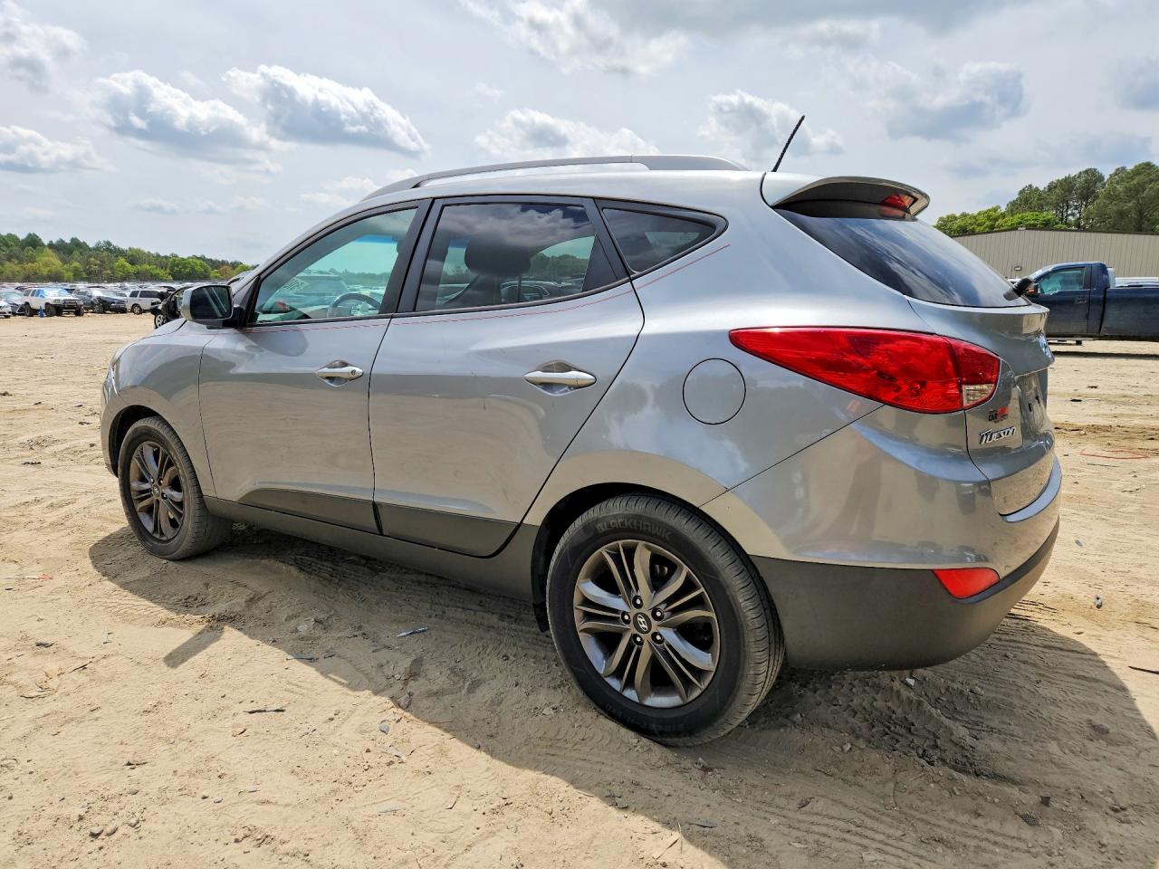 2015 Hyundai Tucson Серебряный vin: KM8JUCAG5FU108276