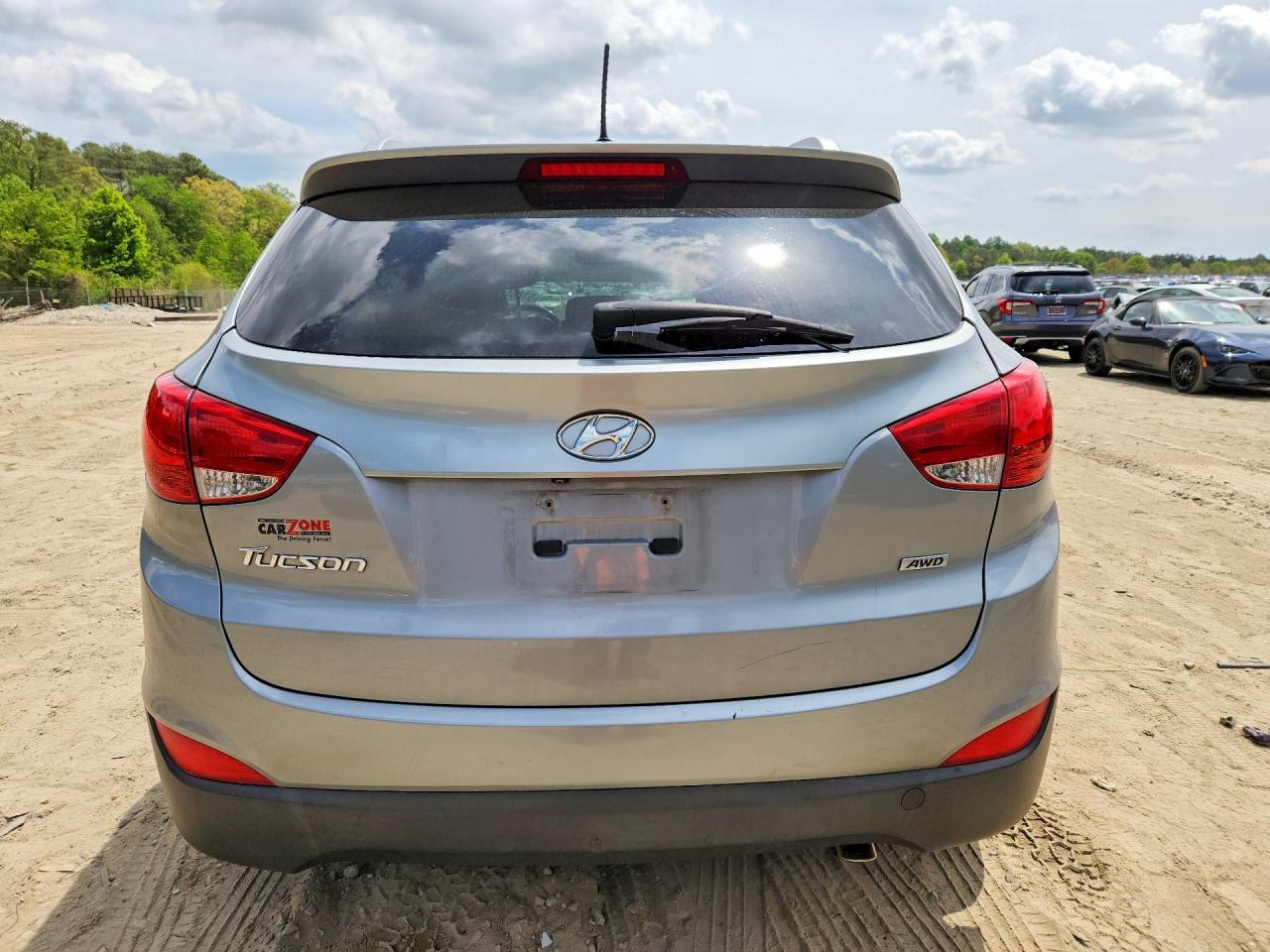 2015 Hyundai Tucson Серебряный vin: KM8JUCAG5FU108276