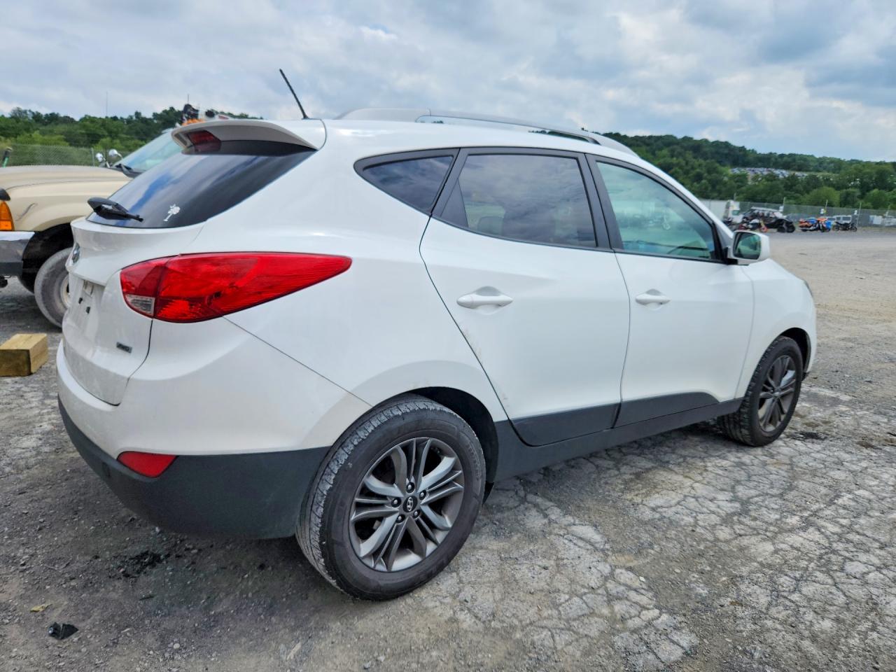 2015 Hyundai Tucson Se White vin: KM8JUCAG5FU109475