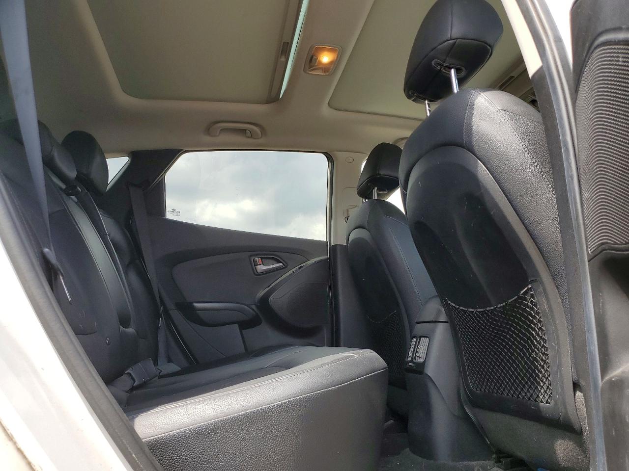 2014 Hyundai Tucson White vin: KM8JUCAG6EU792589
