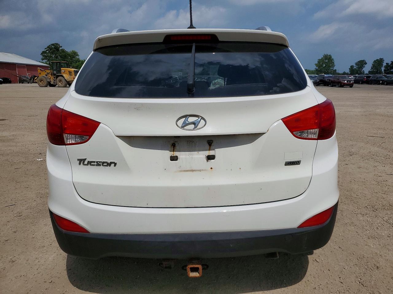 2014 Hyundai Tucson White vin: KM8JUCAG6EU792589