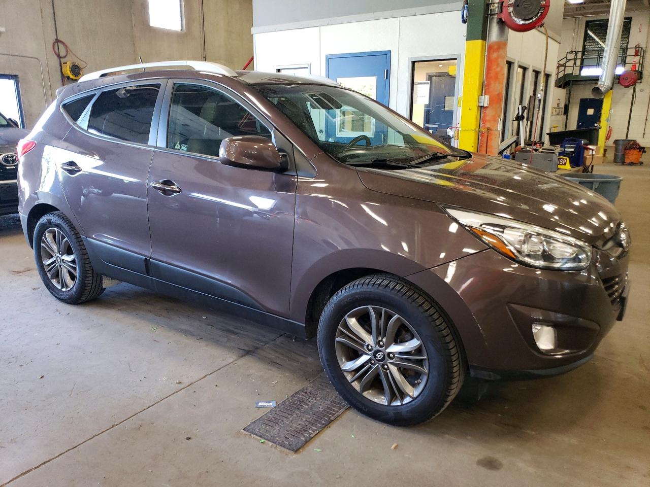 2015 Hyundai Tucson Se Коричневый vin: KM8JUCAG6FU020062