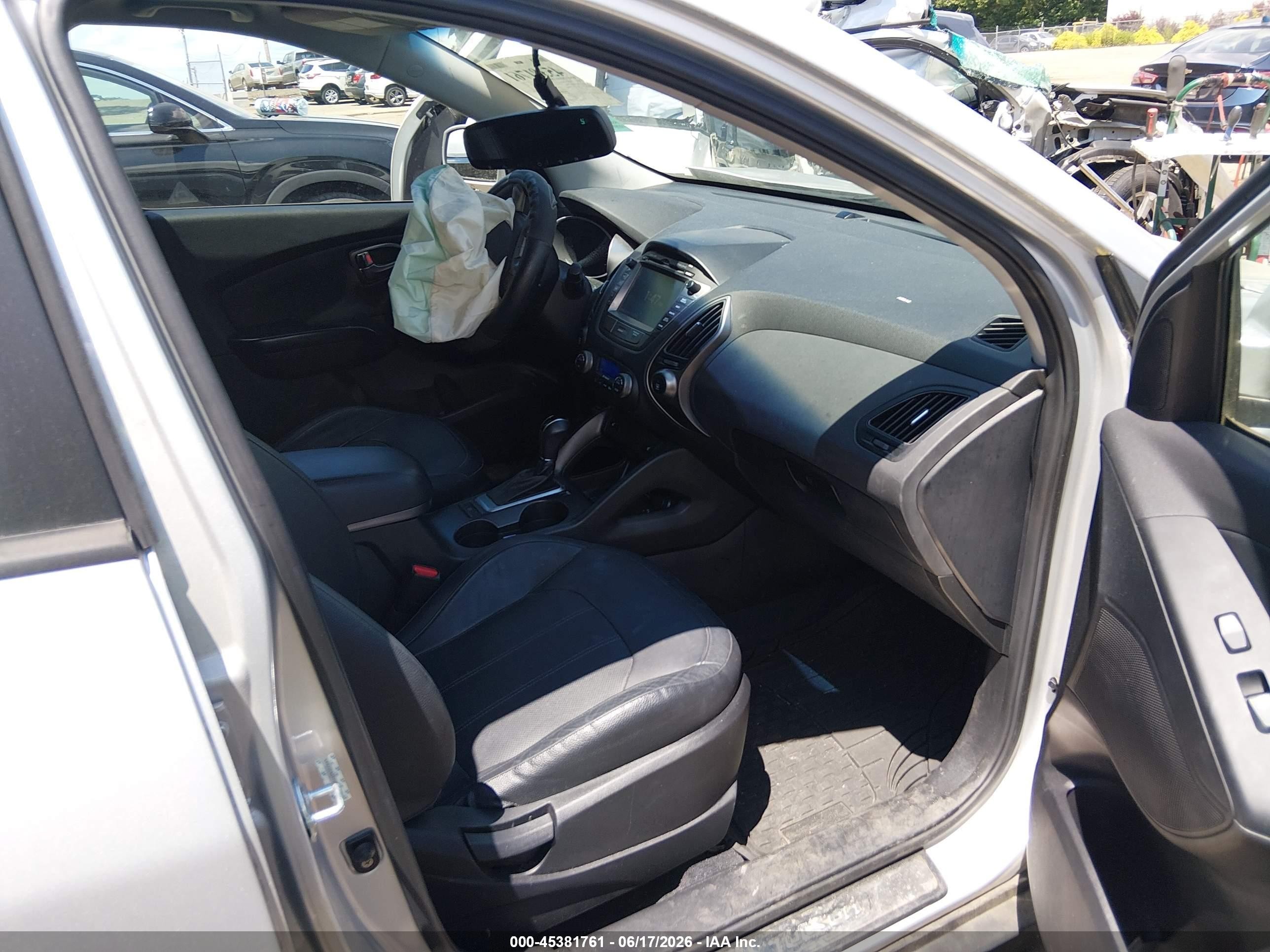 2015 Hyundai Tucson Limited Silver vin: KM8JUCAG9FU975633