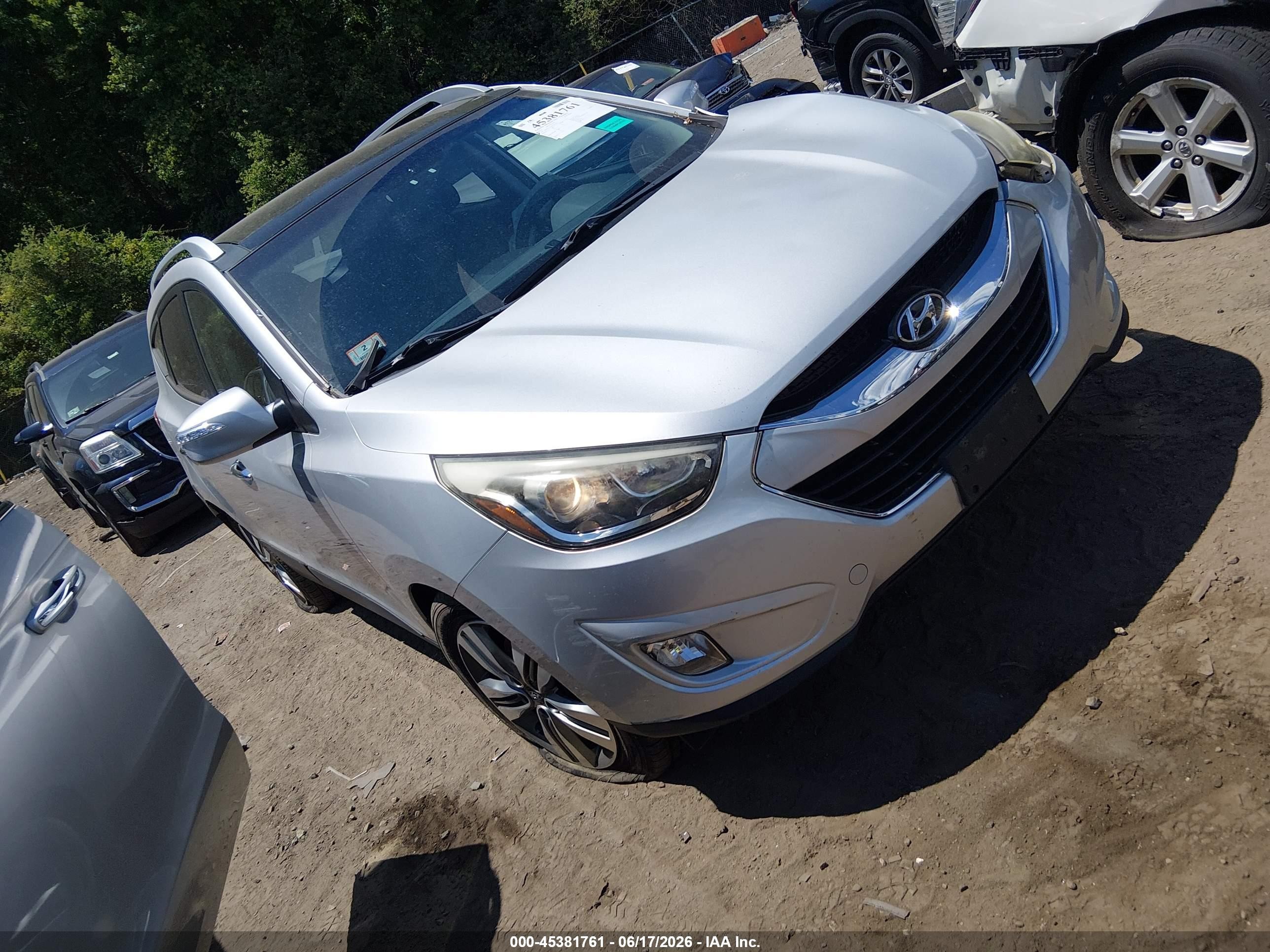2015 Hyundai Tucson Limited Silver vin: KM8JUCAG9FU975633