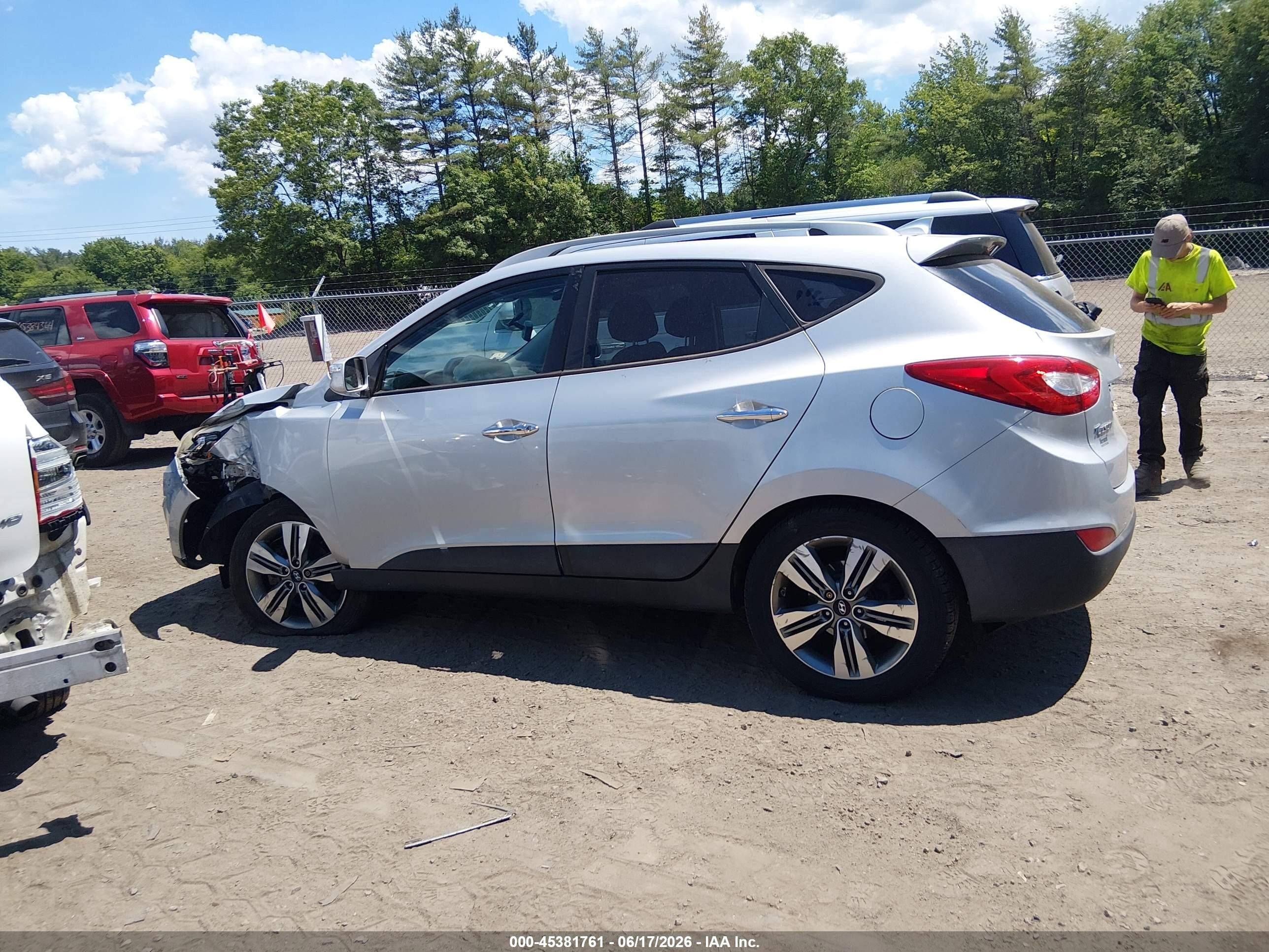 2015 Hyundai Tucson Limited Silver vin: KM8JUCAG9FU975633