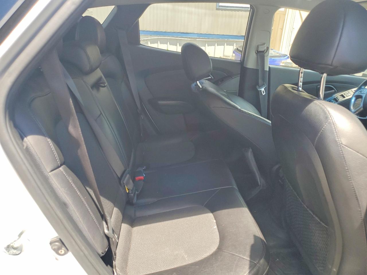 2014 Hyundai Tucson Silver vin: KM8JUCAGXEU878665