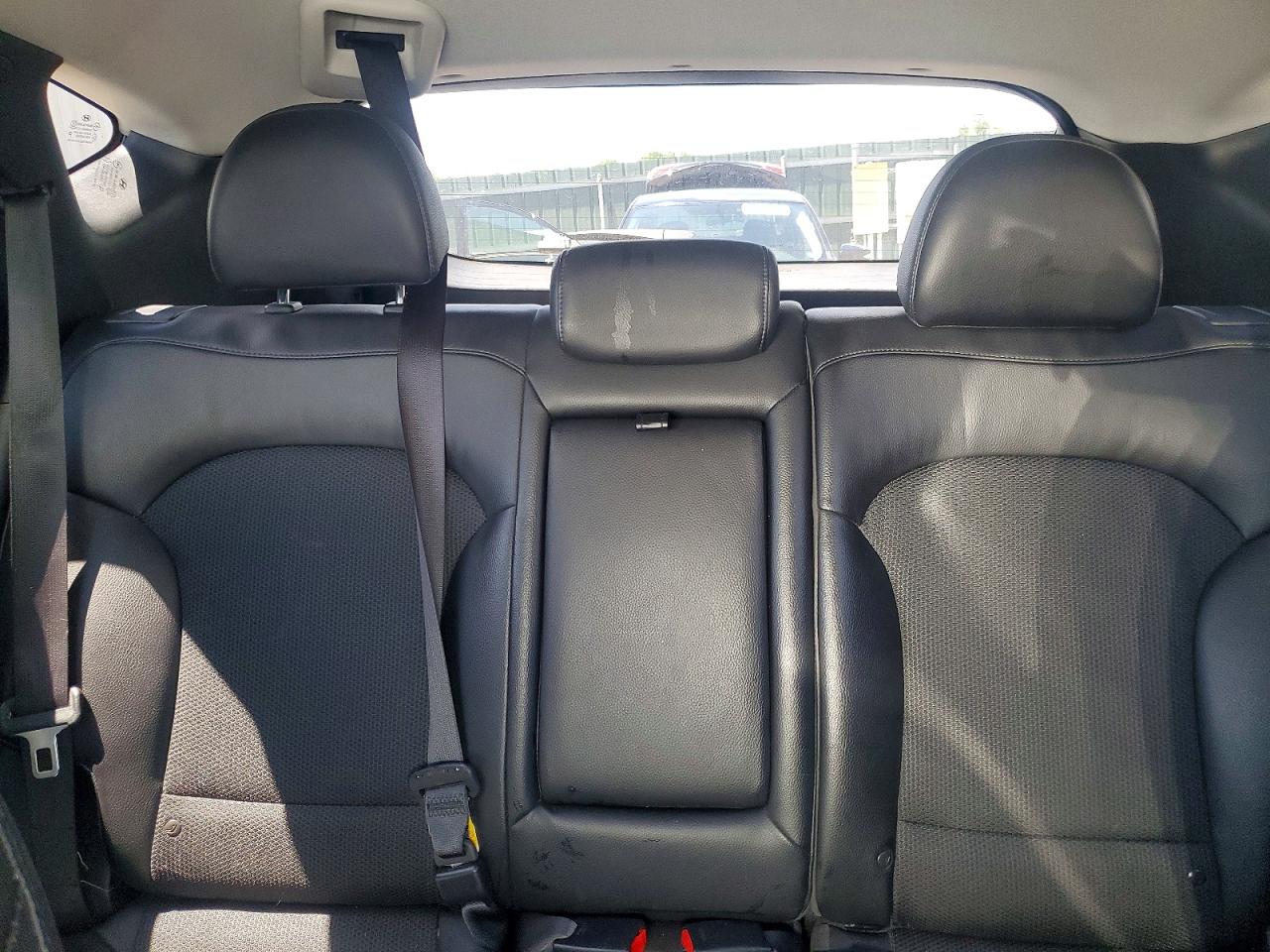 2014 Hyundai Tucson Silver vin: KM8JUCAGXEU878665