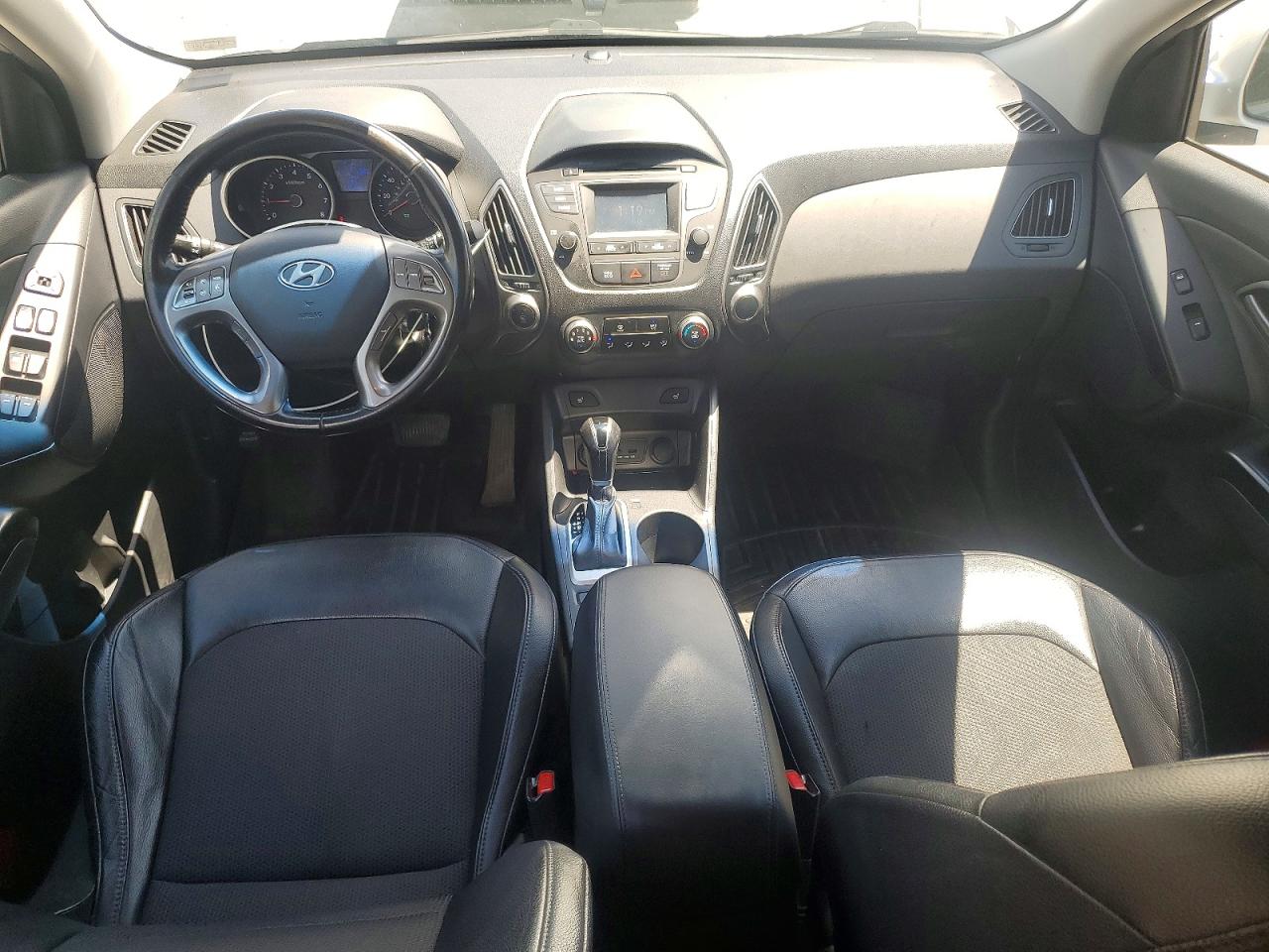 2014 Hyundai Tucson Silver vin: KM8JUCAGXEU878665