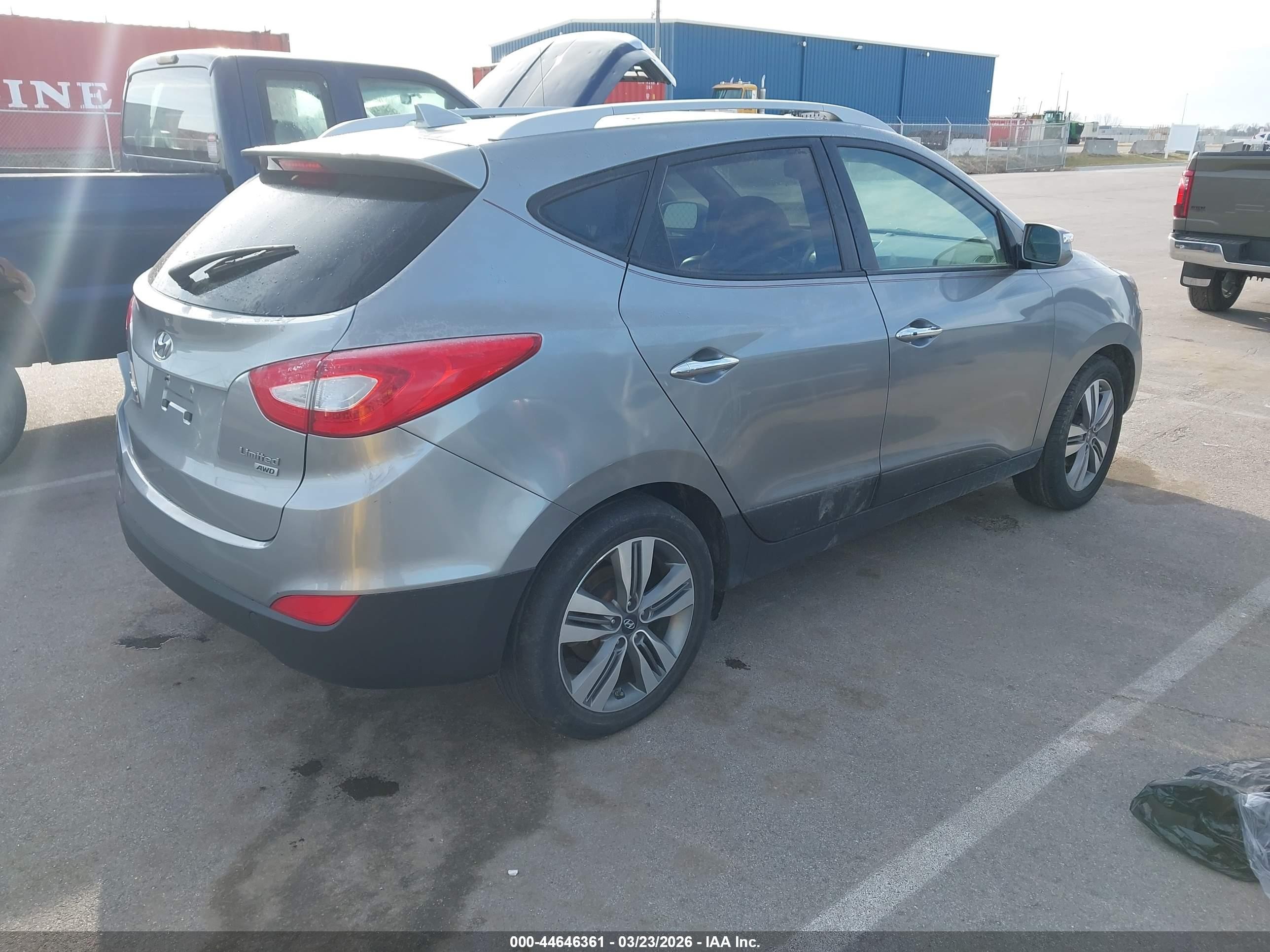 2015 Hyundai Tucson Limited Серебряный vin: KM8JUCAGXFU115577