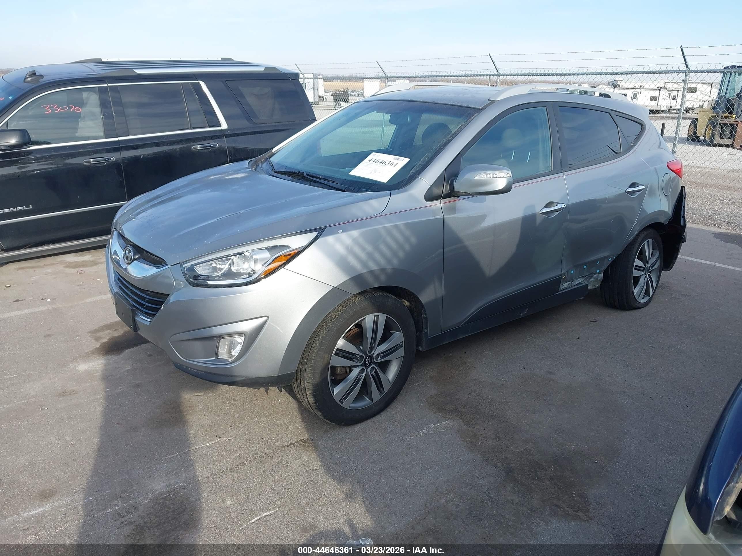 2015 Hyundai Tucson Limited Серебряный vin: KM8JUCAGXFU115577