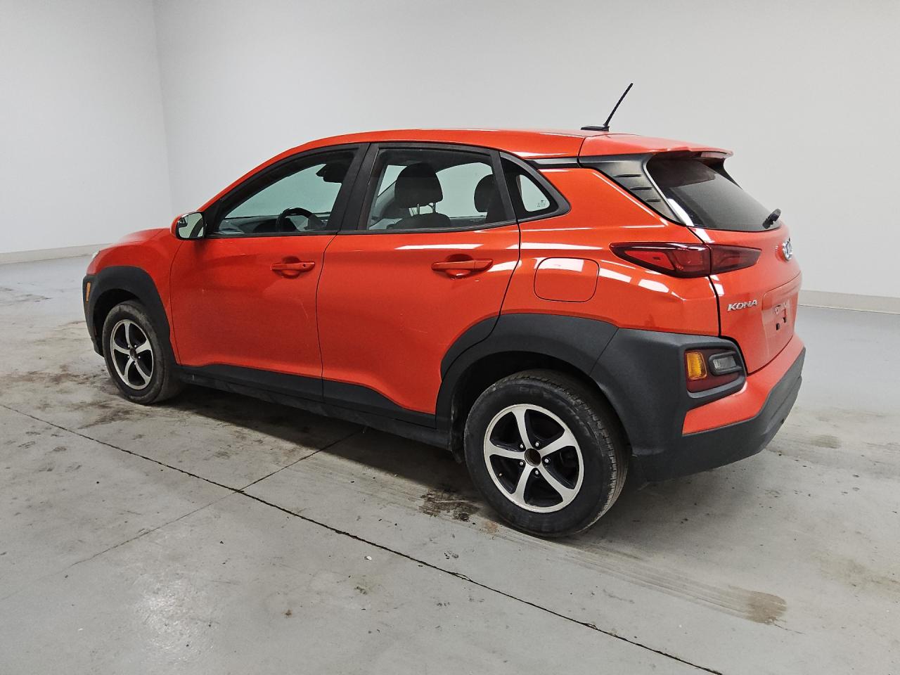 2019 Hyundai Kona Se Оранжевый vin: KM8K12AA5KU234733 Damage: Left Front Door, Multiple Scratches Light, 5