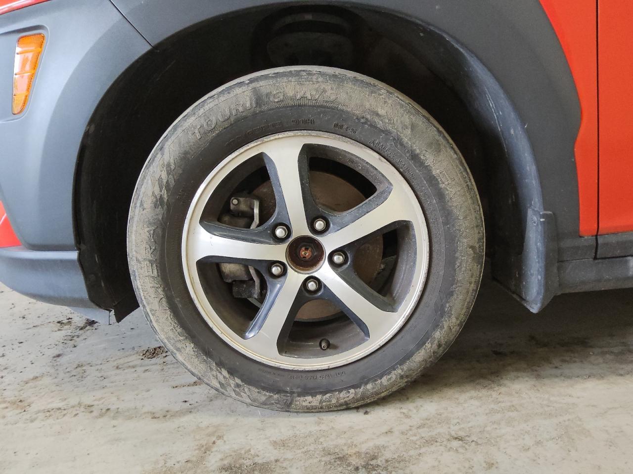 2019 Hyundai Kona Se Оранжевый vin: KM8K12AA5KU234733 Damage: Left Front Wheel, Curb Rash, > 12 Inches