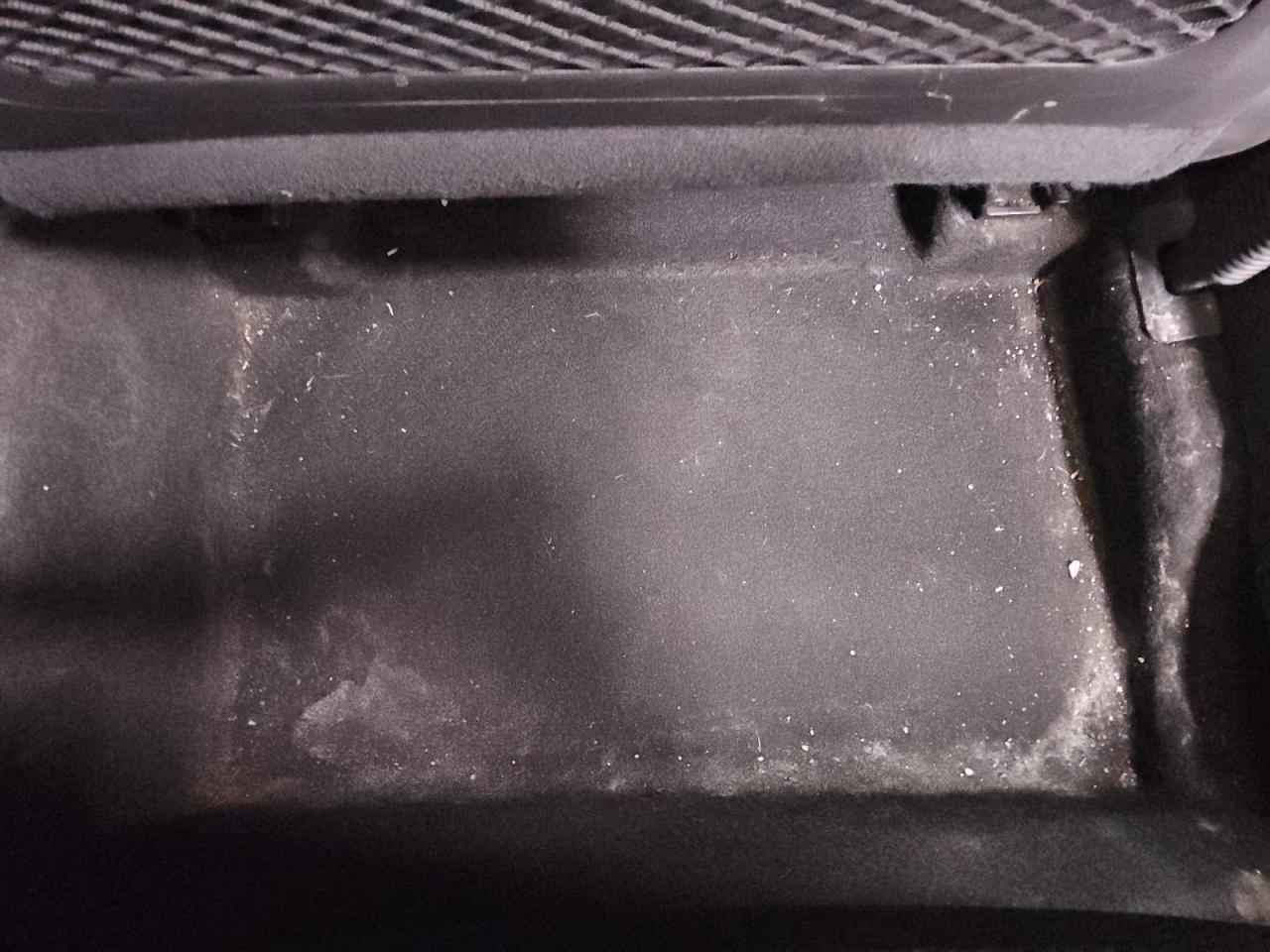 2019 Hyundai Kona Se Оранжевый vin: KM8K12AA5KU234733 Damage: Right Rear Carpet, Stained, Permanent